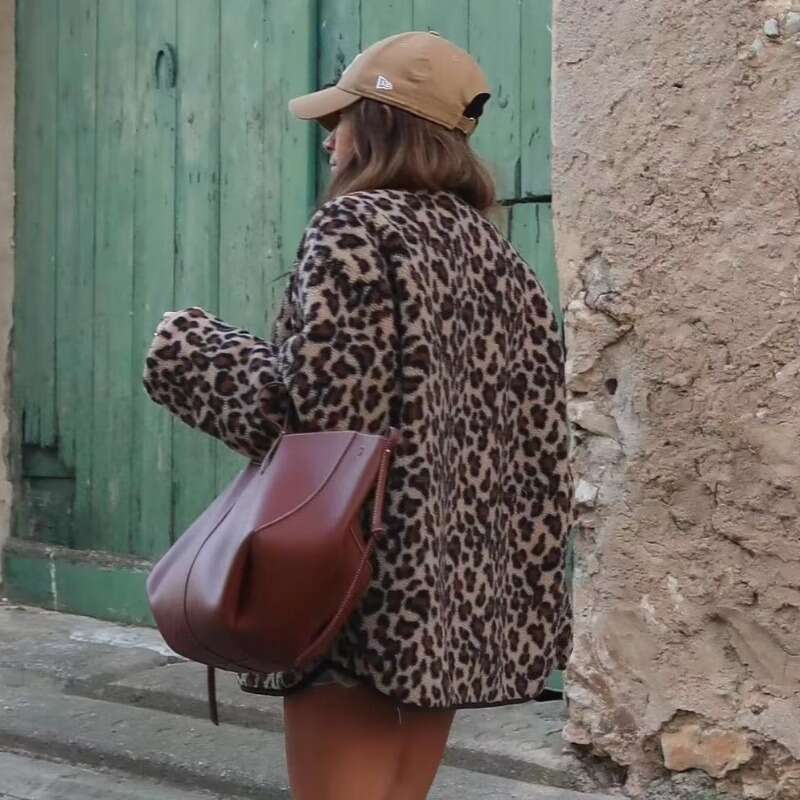 Women's European and American leopard print windbreaker casual loose cardigan jacket long sleeved warm thickened pocket button designer jacket