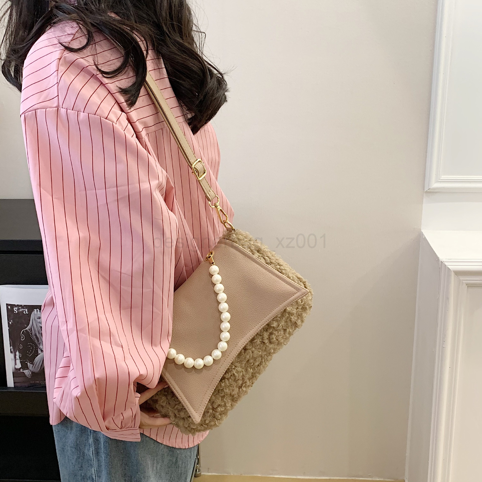 Niki Duncks Tote Bagclassic Designer Bag Fashion 10a Top Woman Handbagevening Bags New Fashionable Womens Handheld One Shoulder Plush Cute Pearl Cross