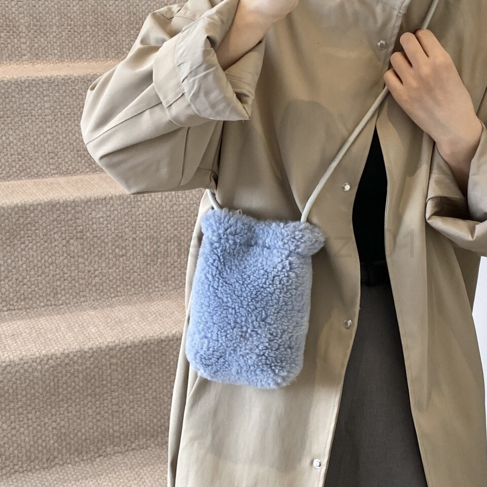 Fashion Classic Bag Designer 10a Top Woman Handbagevening Bags Super Popular Niche Lamb Furry for Women New Autumn and Winter Versatile Crossbody Mobi