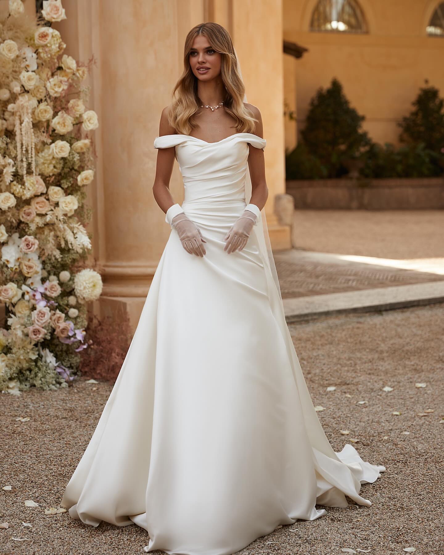 Milla Nova A e Dress For Bride Off Shoulder Satin Country Wedding Dresses Backless Pleats Vestidos De Novia Designer Boho Bridal Gowns