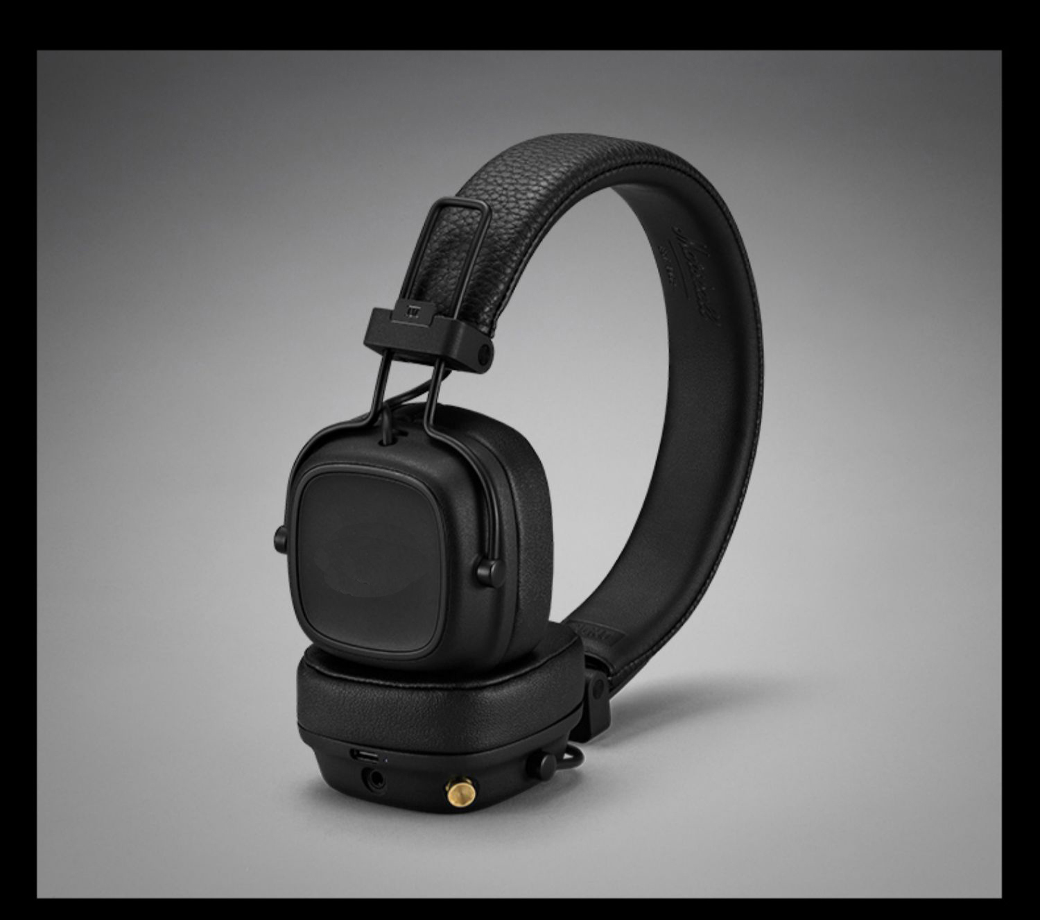Bluetooth headsets use third - or fourth-generation noise-cancelling wireless Bluetooth headsets