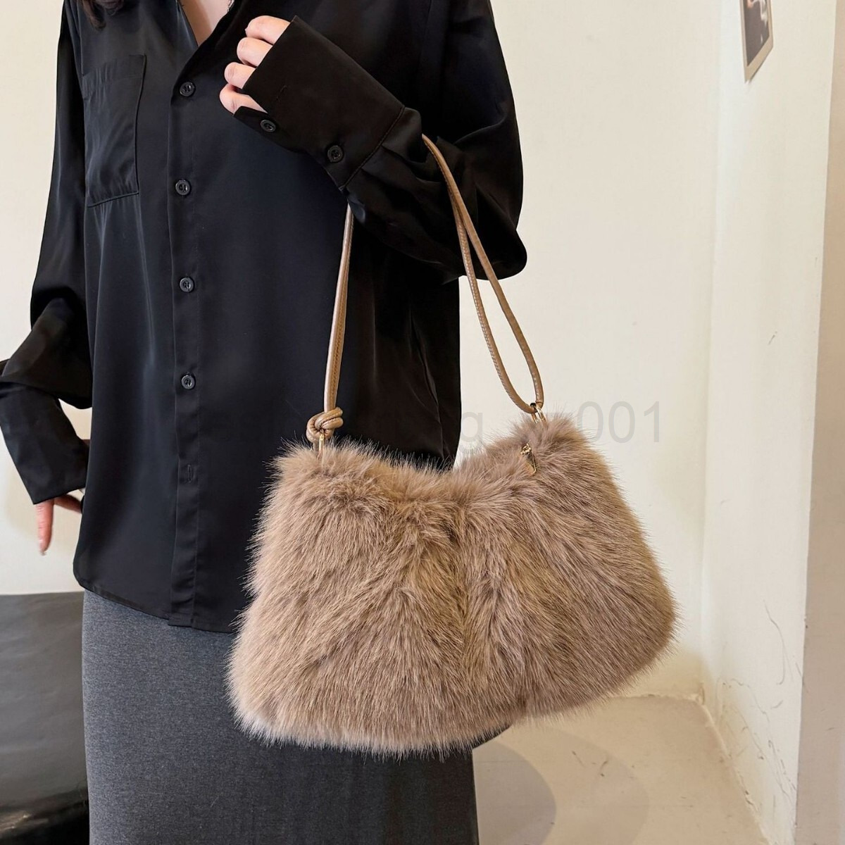 Classic Designer Bag Fashion 10a Top Woman Handbagevening Bags Cute Plush for Women New Autumnwinter Single Shoulder Diagonal Cross Small Fresh Textur