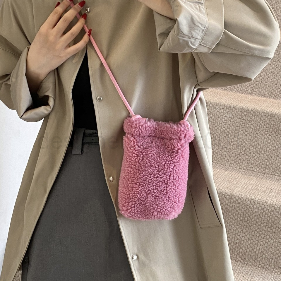 Fashion Classic Bag Designer 10a Top Woman Handbagevening Bags Super Popular Niche Lamb Furry for Women New Autumn and Winter Versatile Crossbody Mobi