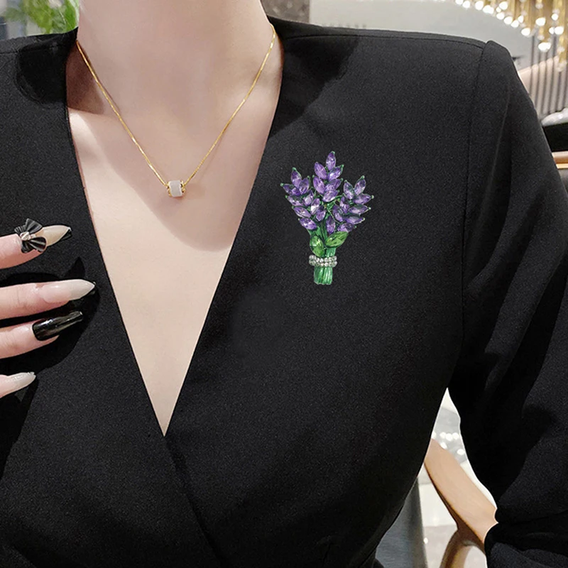 Women Brooch Romantic Crystal Lavender Flower Lapel Pin Alloy Plant Brooch Lapel Pins Accessories Gifts Luxury Jewelry Accessory