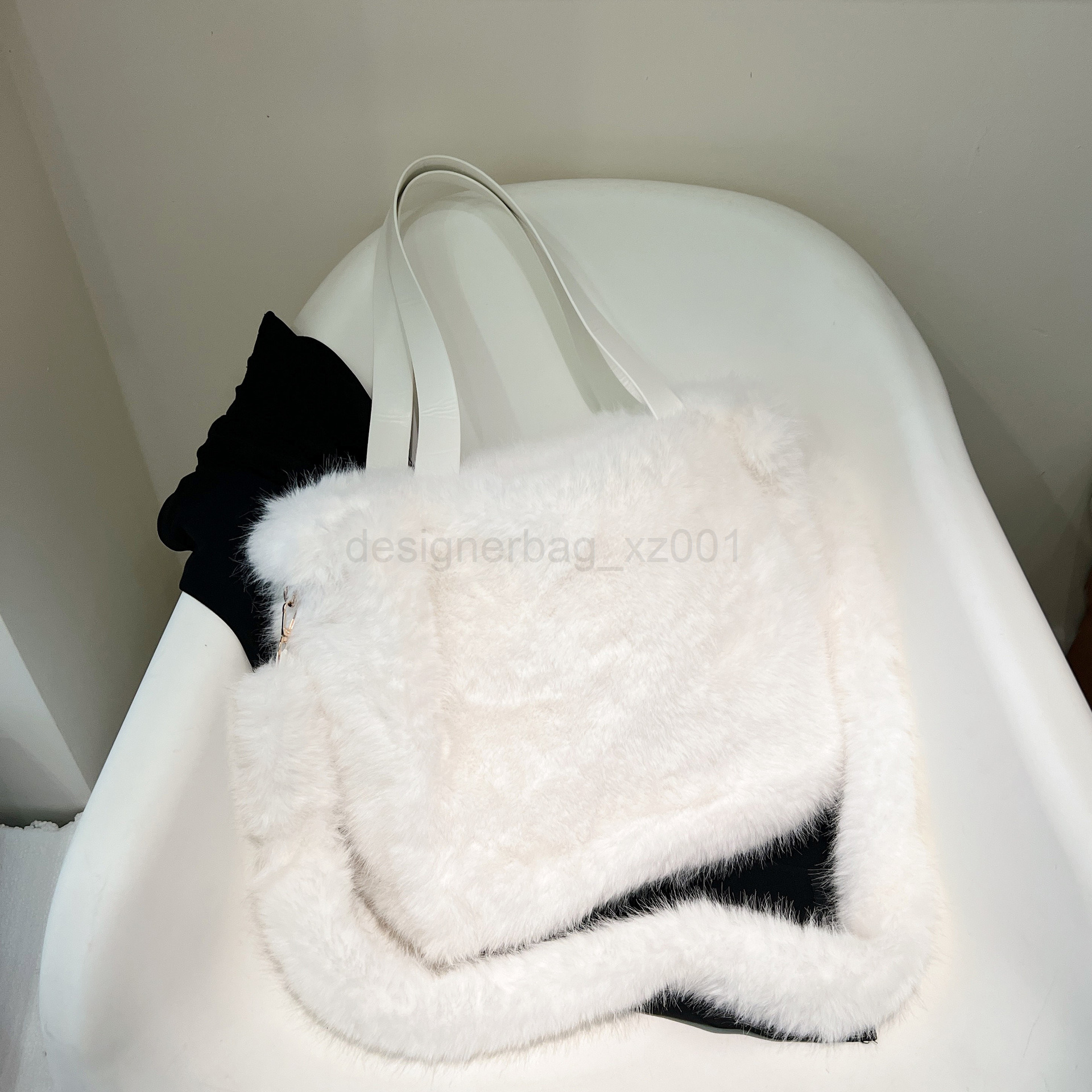 Bag Designer Fashion Classic 10a Top Woman Handbagevening Bags New Physical Super Large Medium to Long High-quality Wool Material