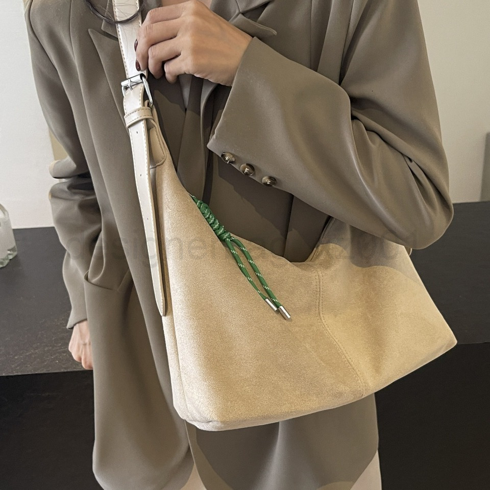 Bag Designer Fashion Classic 10a Top Woman Handbagfashion Canvas Bags Niche Design Autumnwinter New Bucket Large Capacity Single Shoulder Underarm Com