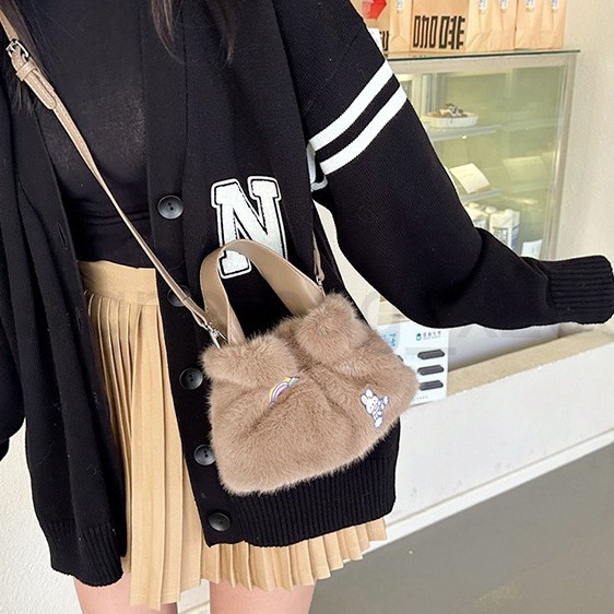 Fashion Classic Bag Designer 10a Top Woman Handbagevening Bags New Plush Womens High Grade Folded Handbag College Style Small Fresh Sweet Single Shoul
