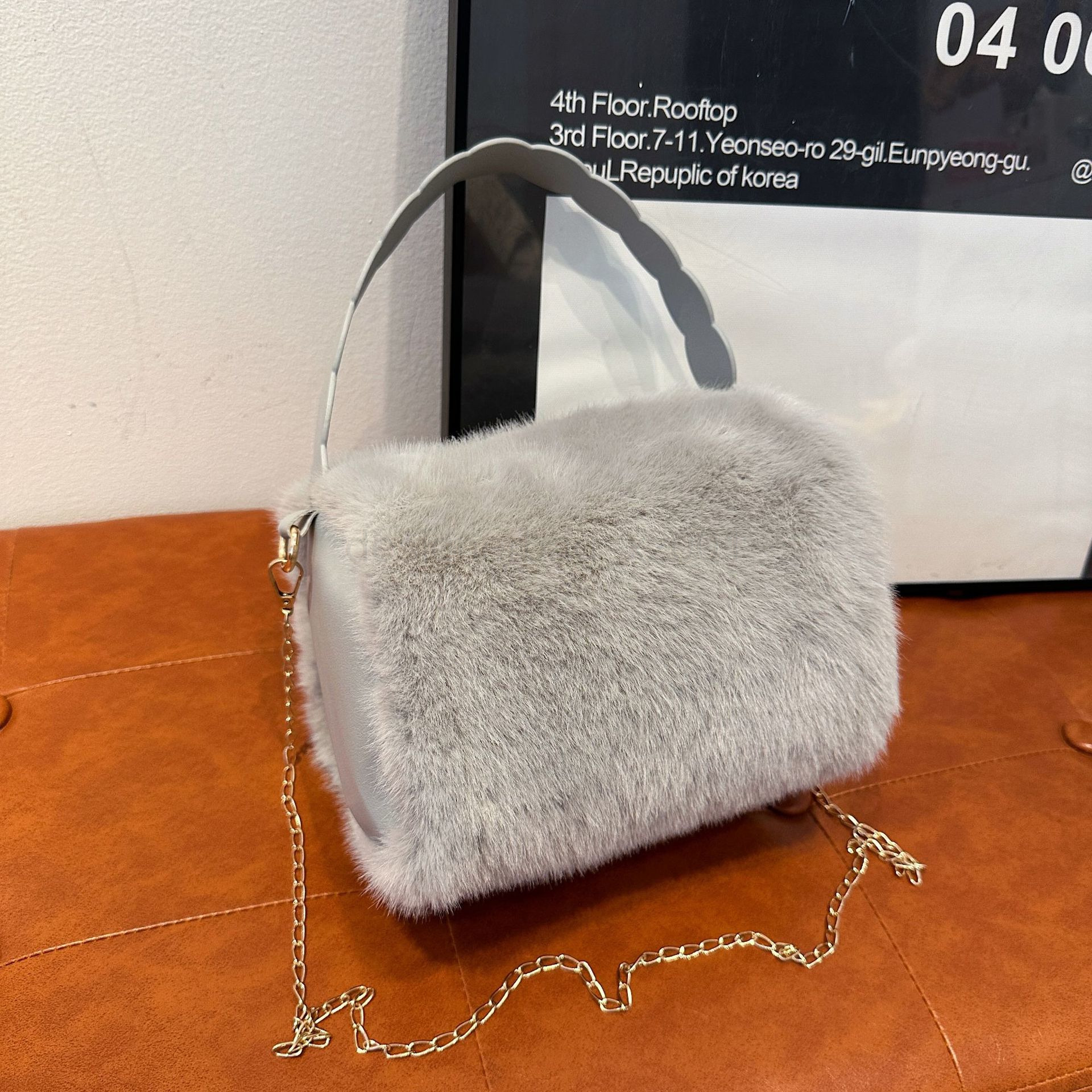 Fashion Classic Bag Designer 10a Top Woman Handbagevening Bags Stylish Winter New Plush Womens Personalized Korean Edition Simple Leisure Handbag Tren