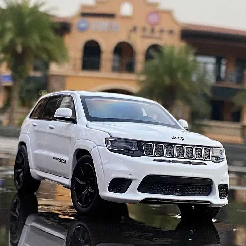 1 32 Alloy Car Model Diecast Toy Off-road Vehicles Metal Car Model Simulation Sound Light for Jeeps Grand Cherokee Kids Gifts C241103