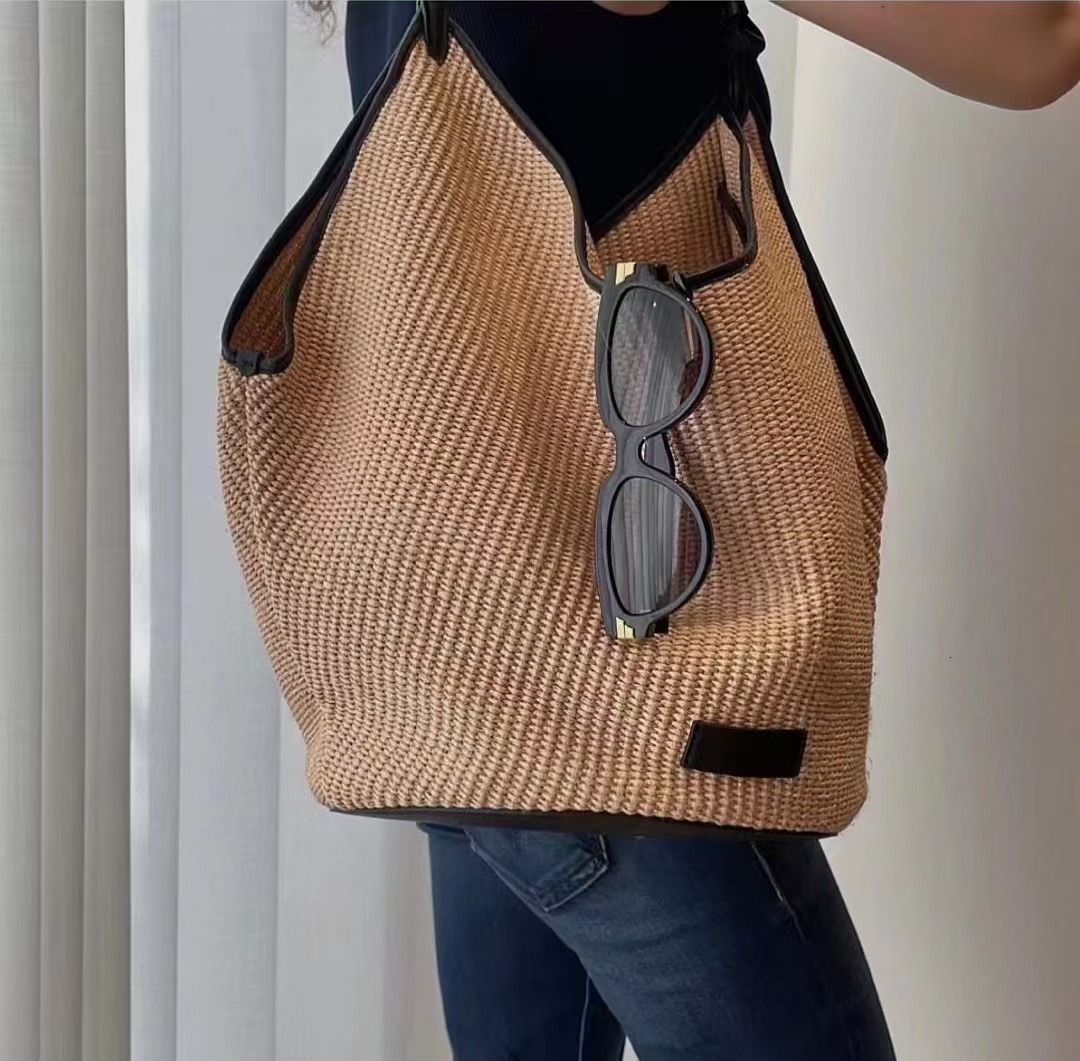 Casual hot Straw Handbag: Hand-Woven Cowhide Leather Versatile Basket Bag for Women