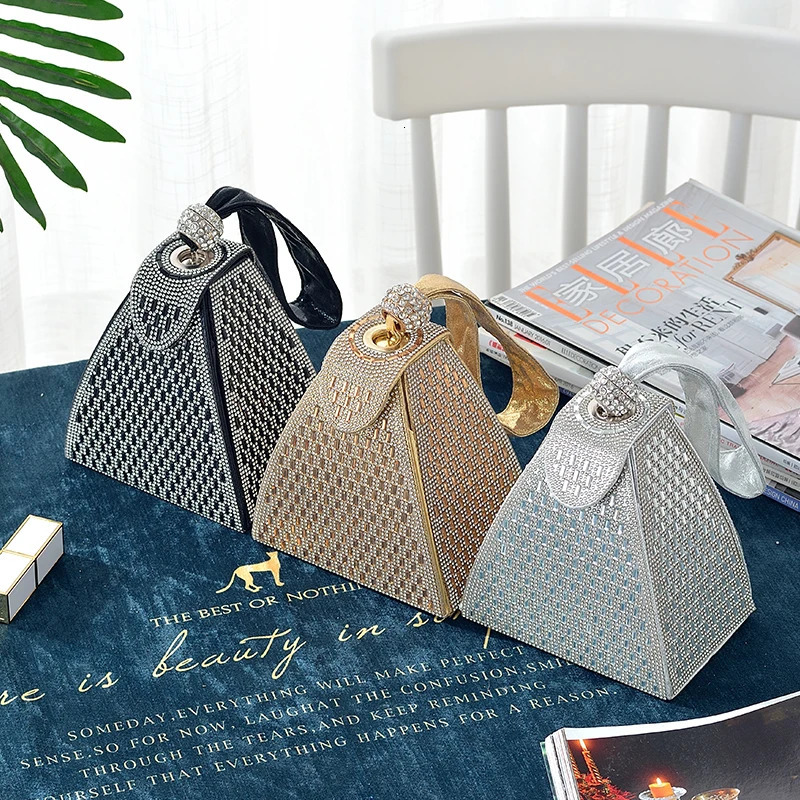 Rheinston Cute Triangle Late Clutch Bag 241031