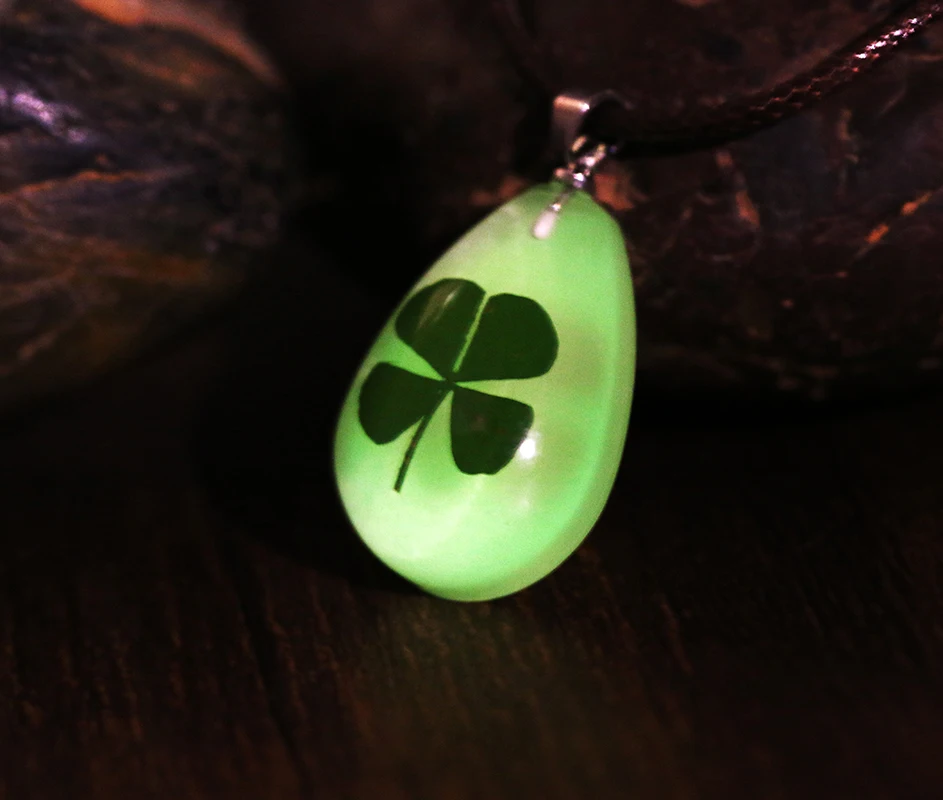 Four Leaf Clover Necklace Glow In the Dark Water Drop Dried Flower Pendant Necklaces 5f5e1 5 dbf57