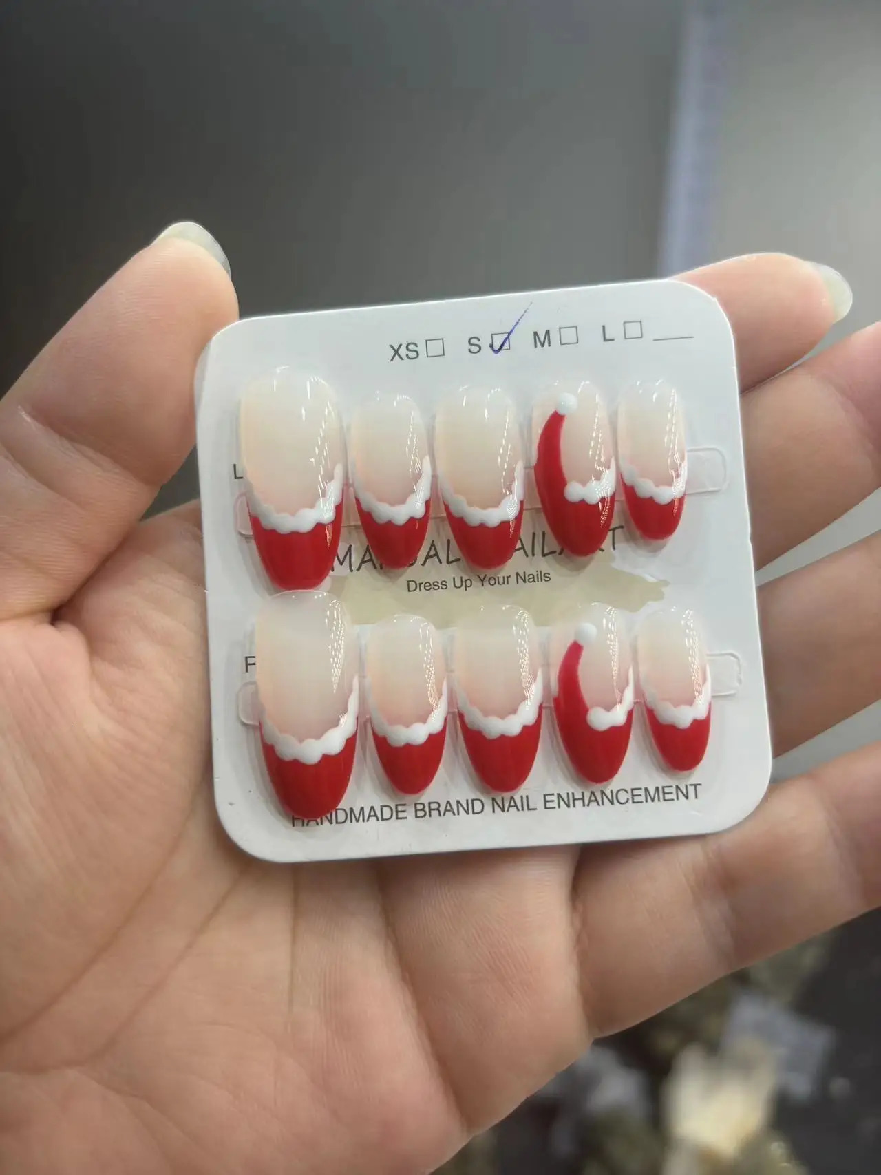 10 cute handmade French red pressed nails with Christmas hat n fake nail party Year nail art wearable fake nails 241031