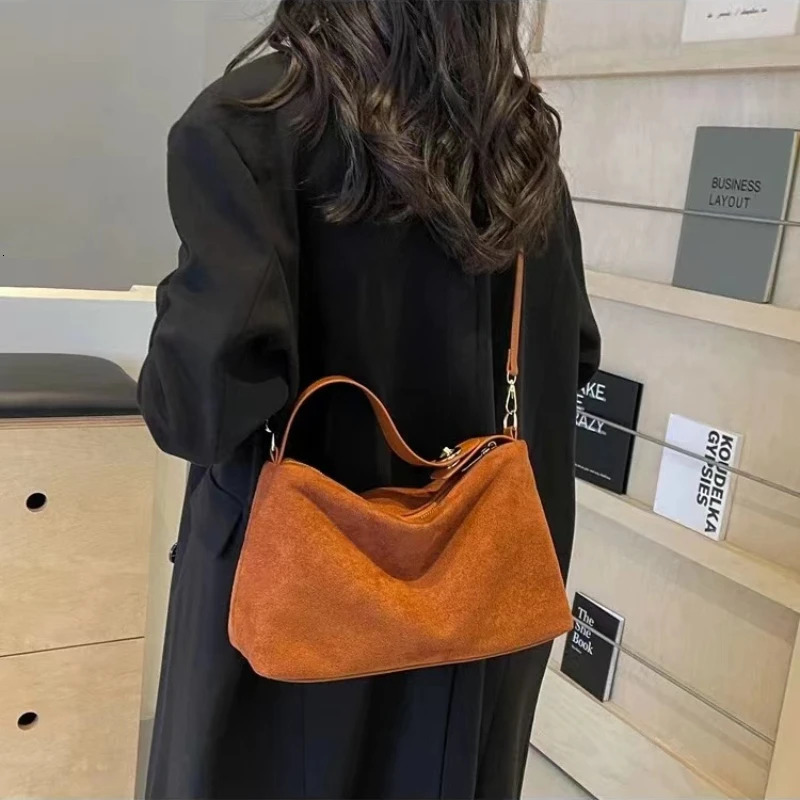 Advanced Retro Bag for Women Textured Frosted Shoulder adjustable with Large Capacity Crossbody Commuting Tote 241029