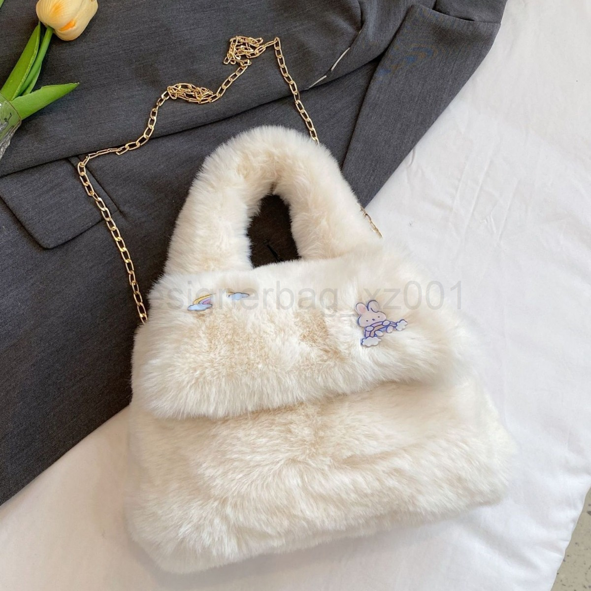 Bag Designer Fashion Classic 10a Top Woman Handbagevening Bags Womens Japanese and Korean Cute Exquisite Plush Badge Wrist Autumn Winter New Single Sh