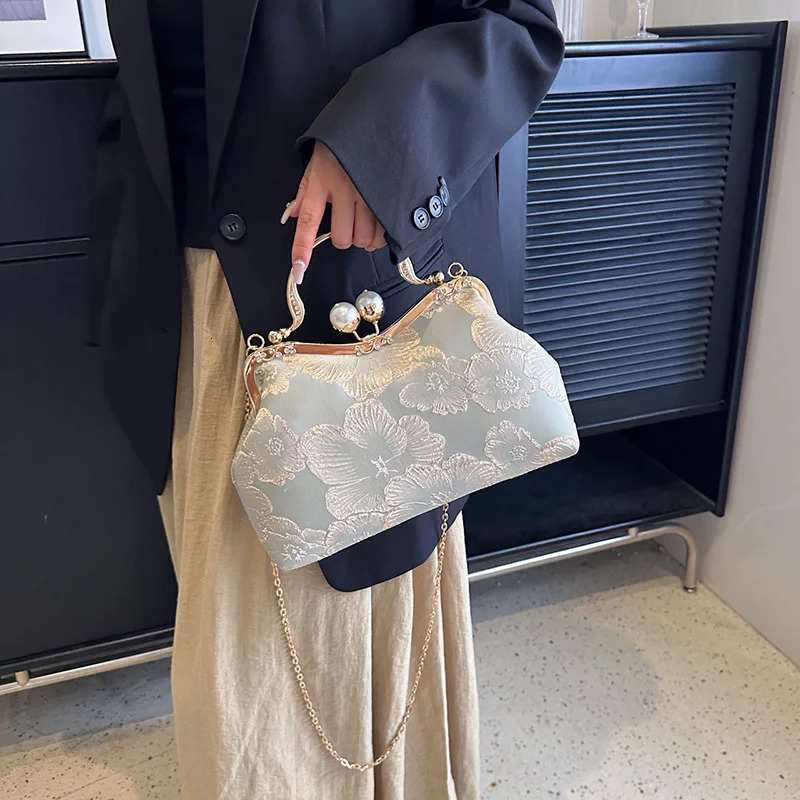 Vintage womens flower wallet and handbag evening clutch embroidery chain cross body bag wedding shell clip handbag 241031