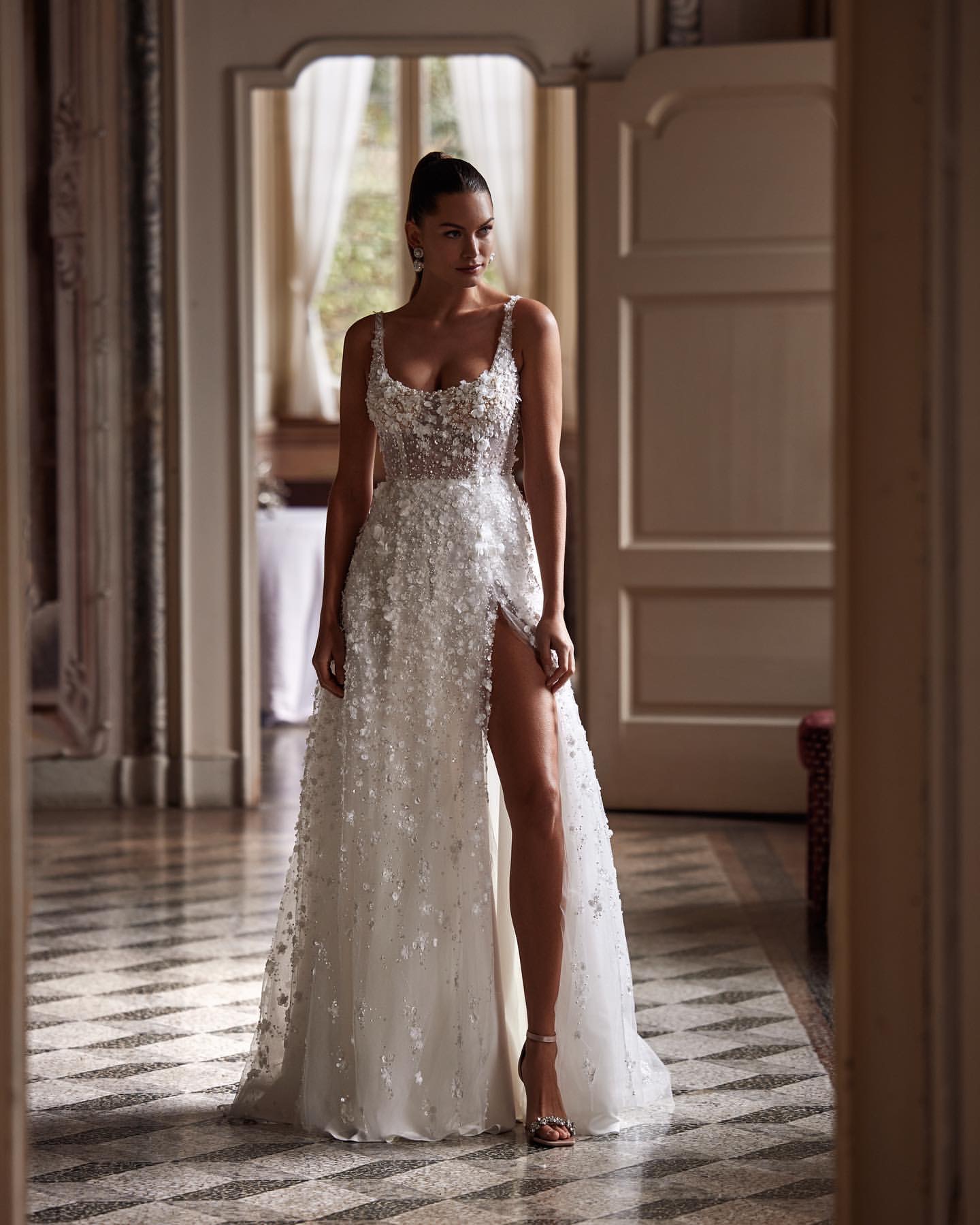 Milla Nova A e Dress for bride straps lace appliques country Wedding Dresses backless pleats vestidos de novia split designer bridal gowns