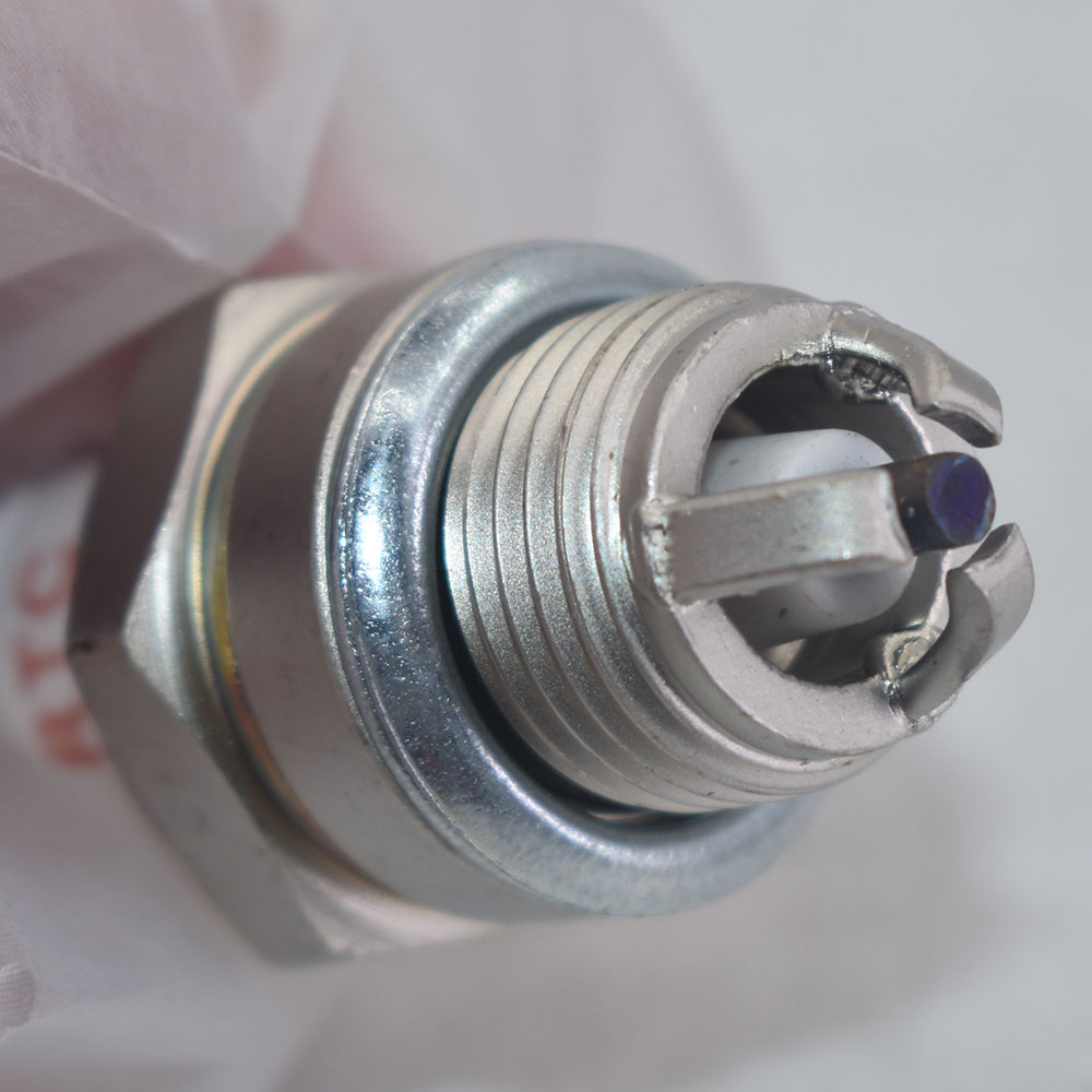Three-sided Pole Spark Plug L7TJC for Gasoline Chainsaw and Brush Cutter