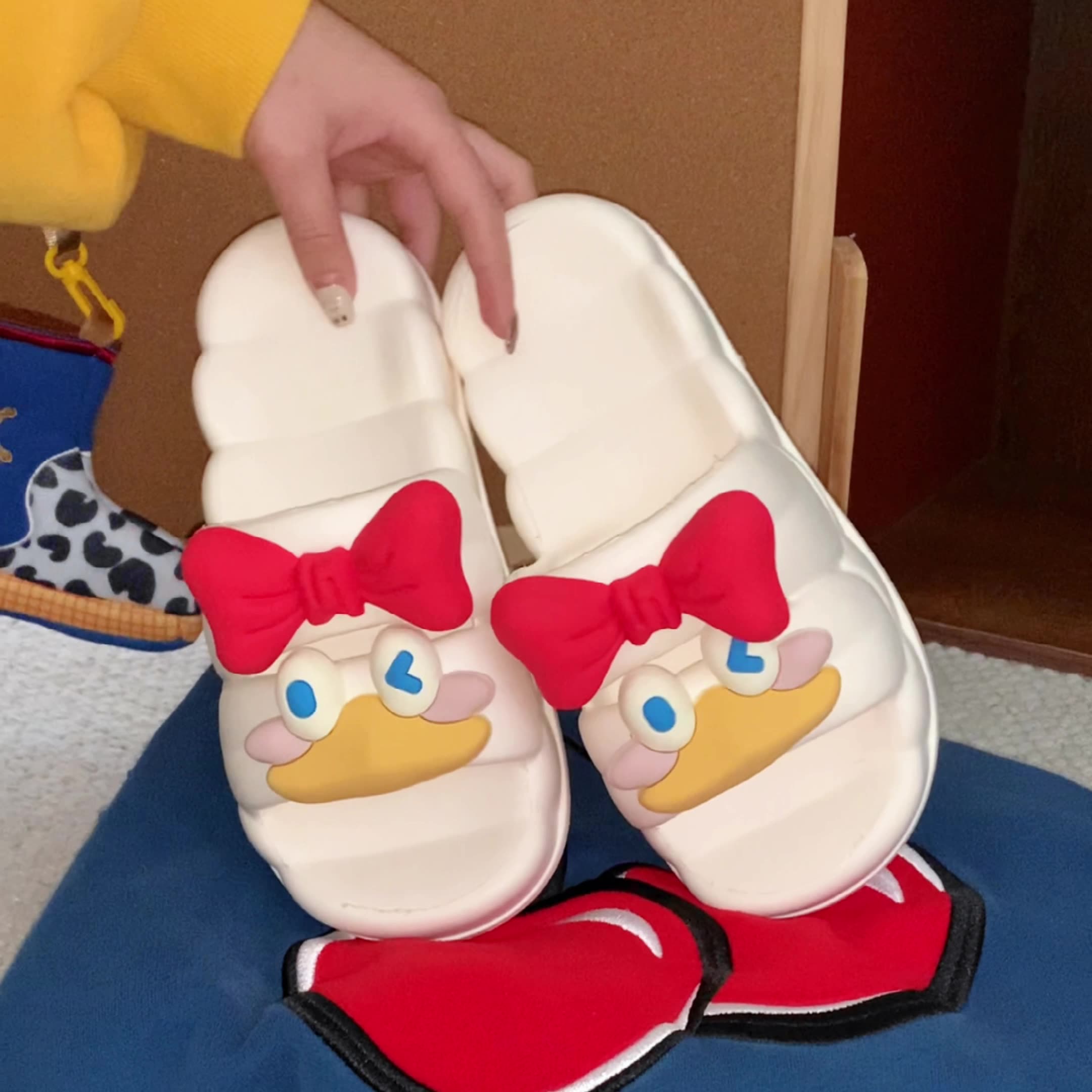 Soft soled home summer slippers for women cartoon slippers Ugly cute ducklings Sweet bow Indoor street sandals for girls slippers