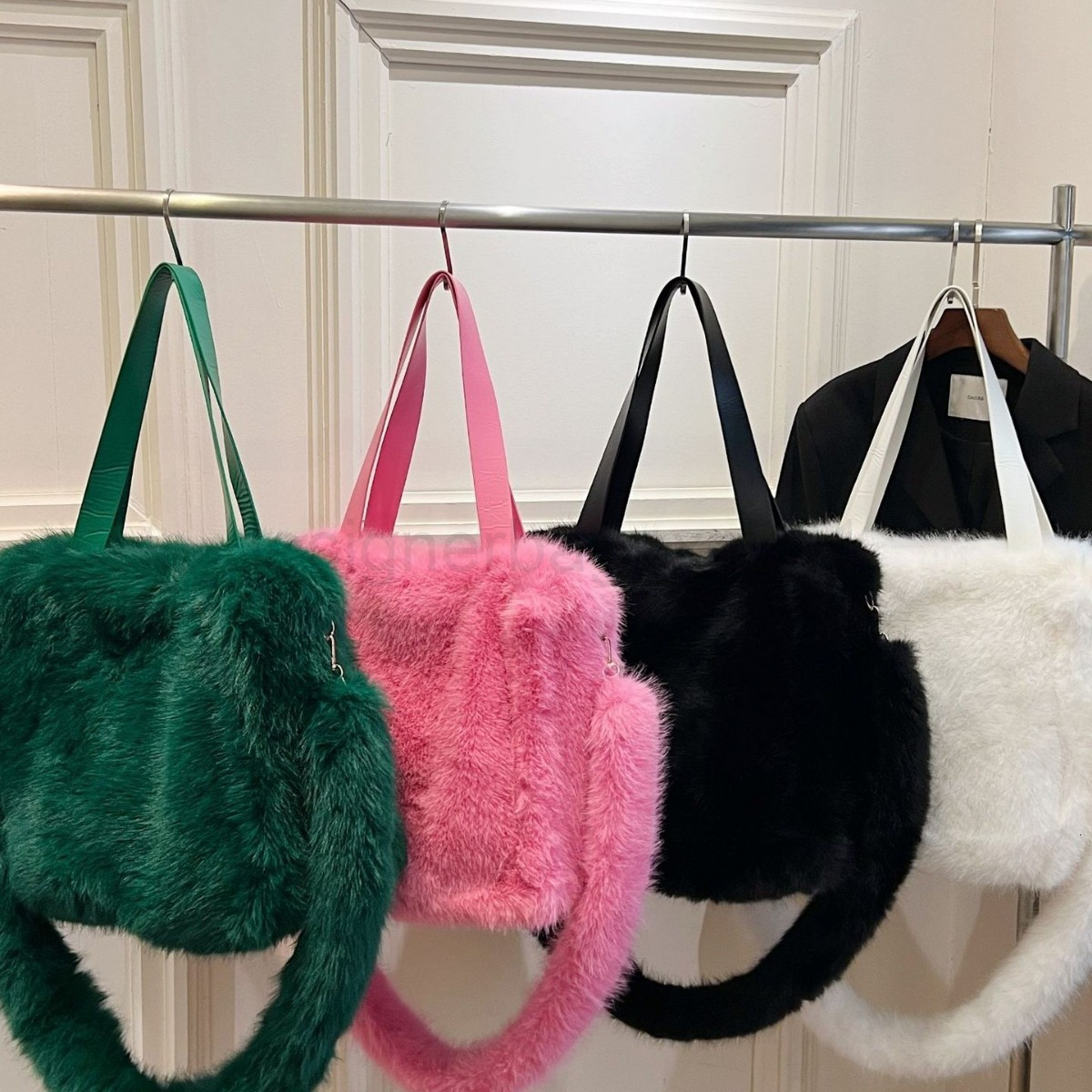 Bag Designer Fashion Classic 10a Top Woman Handbagevening Bags New Physical Super Large Medium to Long High-quality Wool Material