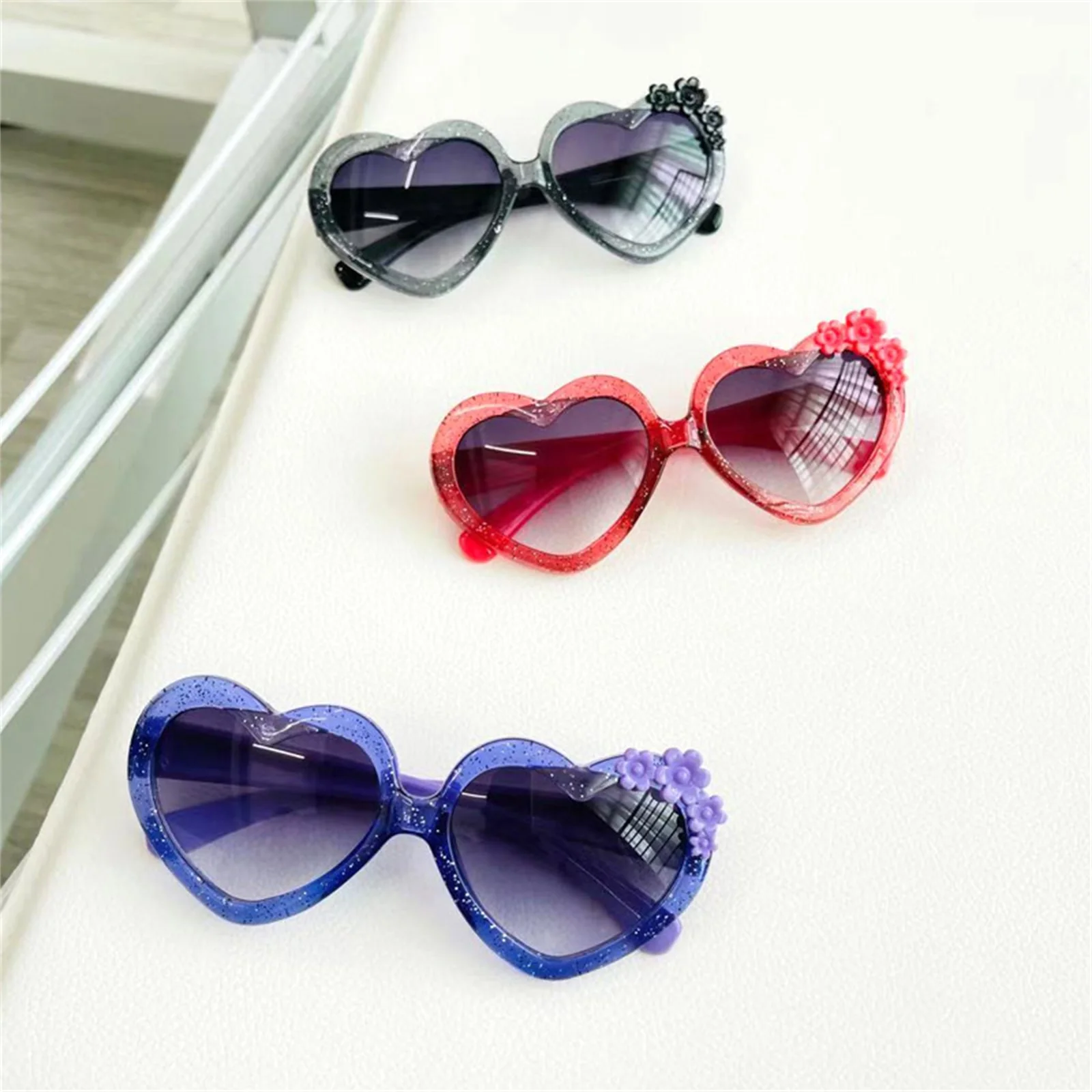 FOCUSNORM 6 Colors Toddler Kids Girl Lightweight Sunglasses Sequin Heart Frame Sun Glasses for Toddler Outdoor Beach Holiday