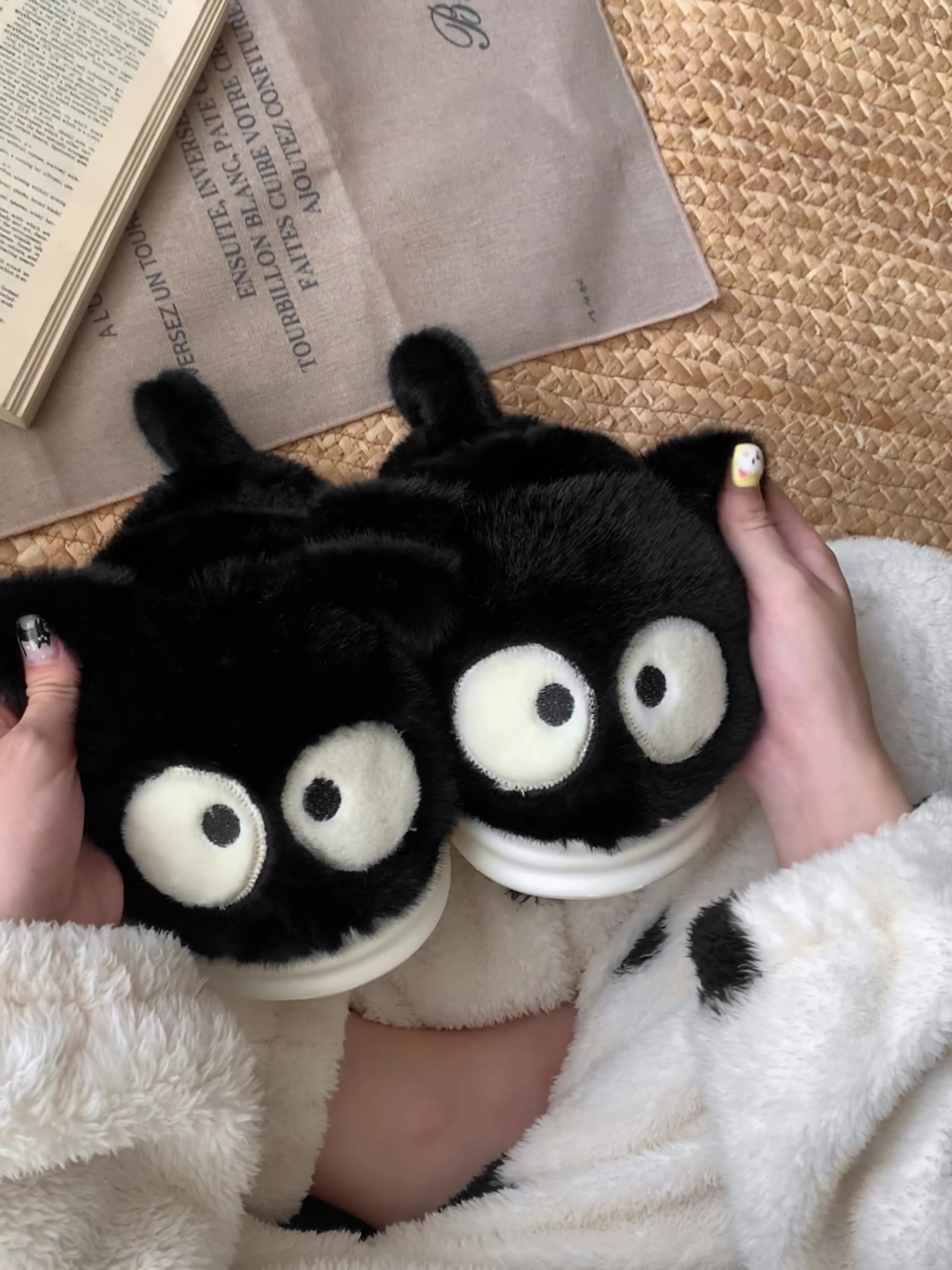 Big eyes small black cat Winter toe pack Warm cotton slippers Soft sole slip women indoor floor flat house non-slip shoes