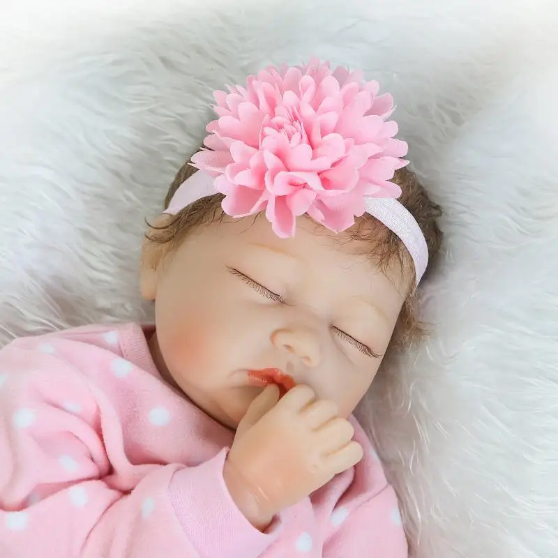 55CM Close Eyes Bebe Reborn Doll Realistic Baby Cloth Body Girl Lifelike Newborn Dolls With Accessories Kids Brithday Gift