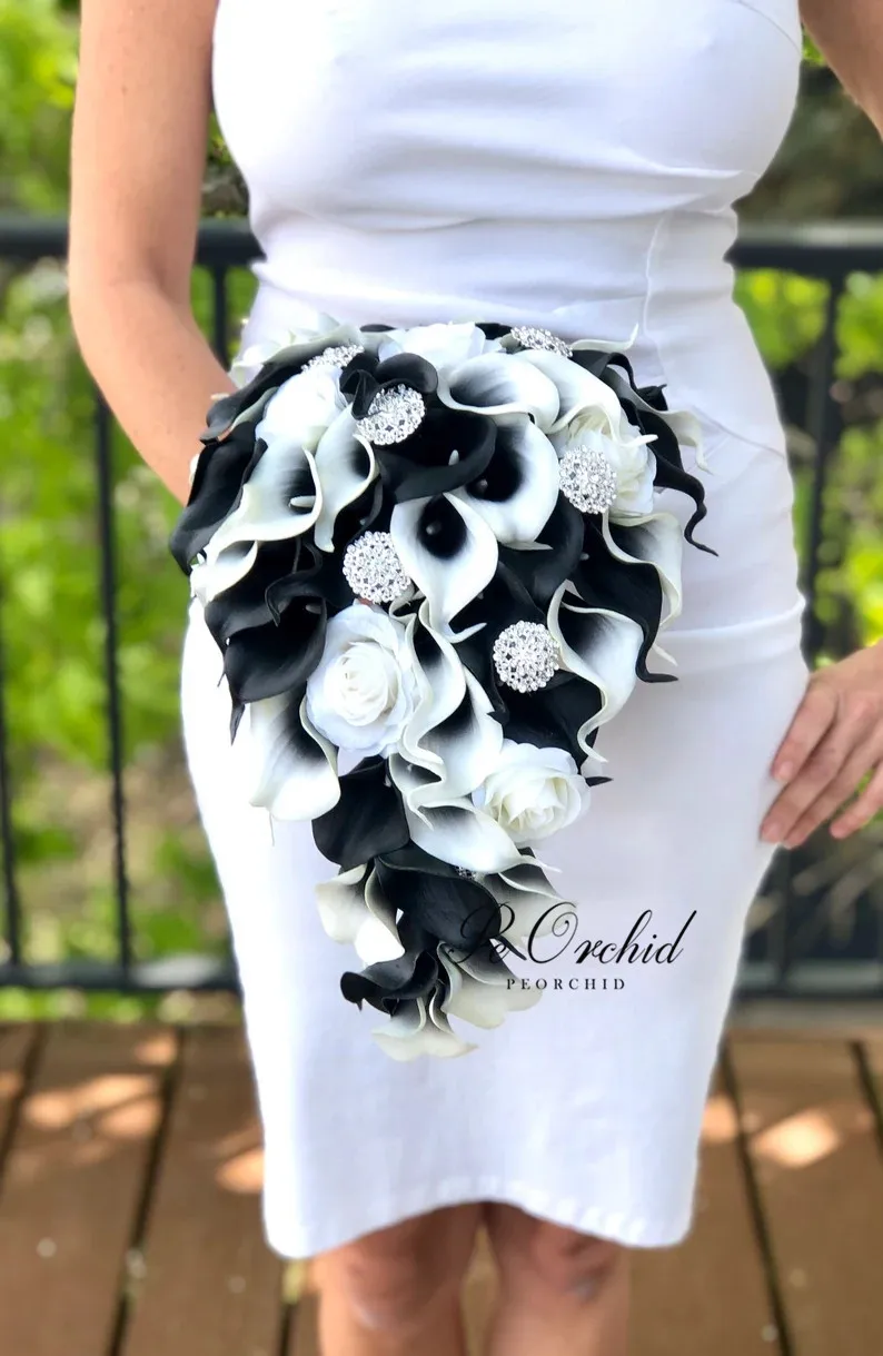 PEORCHID Cascading Black and White Calla Lily Crystal Bouquet For Bride Wedding Flowers Waterfall Silver Brooches Bridal Bouquet