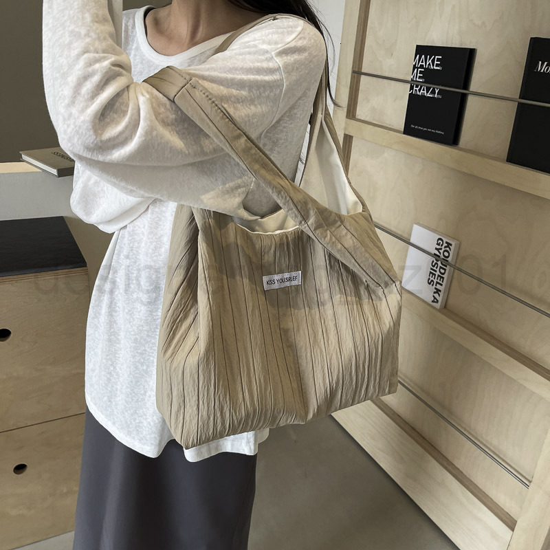 Classic Designer Bag Fashion 10a Top Woman Handbagevening Bags New Large Capacity Korean Solid Color Folded Shoulder Cross Tote Fashionable Lightweigh