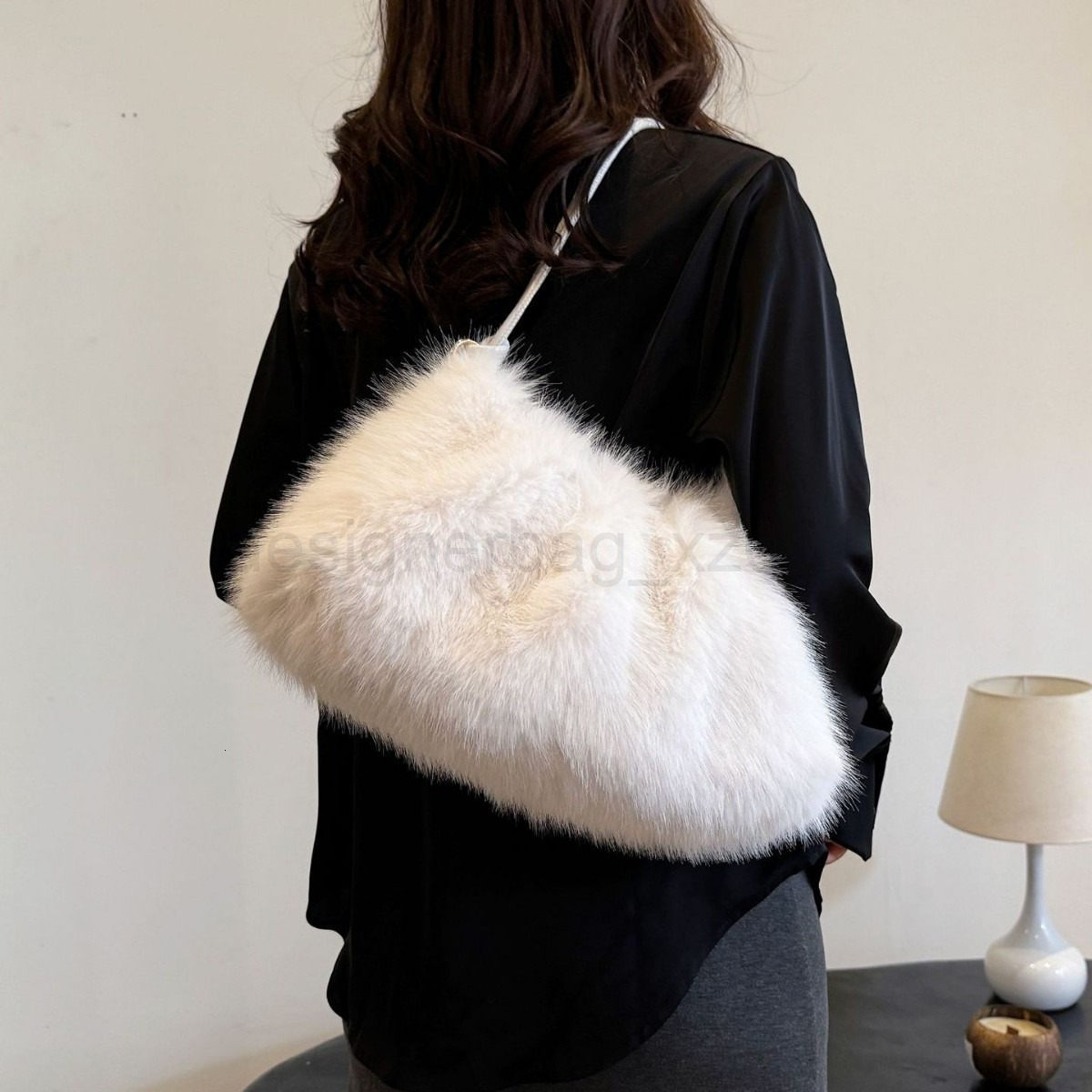 Classic Designer Bag Fashion 10a Top Woman Handbagevening Bags Cute Plush for Women New Autumnwinter Single Shoulder Diagonal Cross Small Fresh Textur