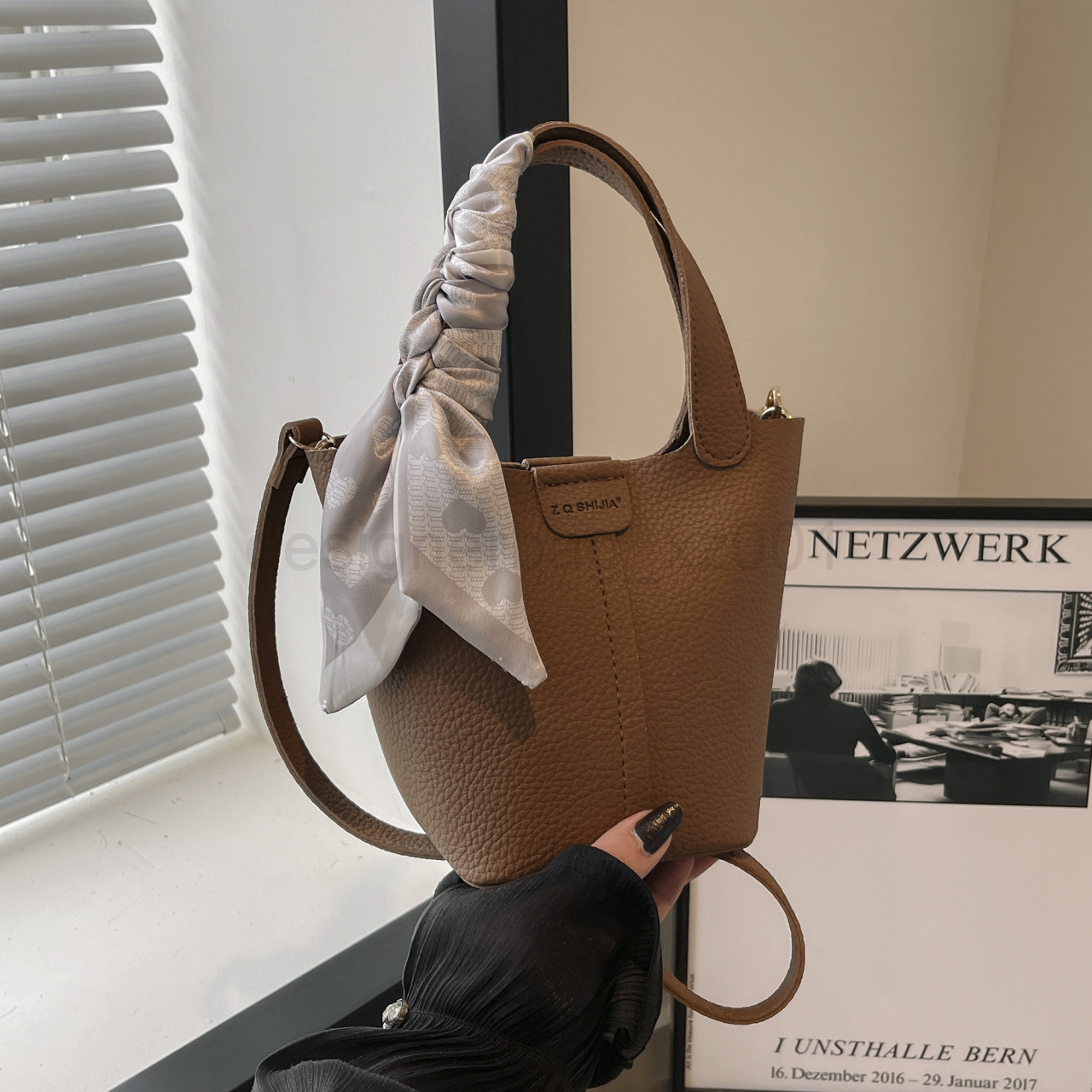 Fashion Classic Bag Designer 10a Top Woman Handbagevening Bags Fashionable Handheld Small Bucket Highend Silk Scarf Versatile Single Shoulder Diagona