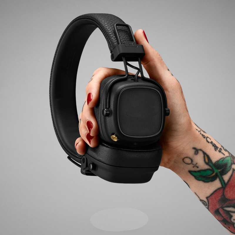 Bluetooth headsets use third - or fourth-generation noise-cancelling wireless Bluetooth headsets