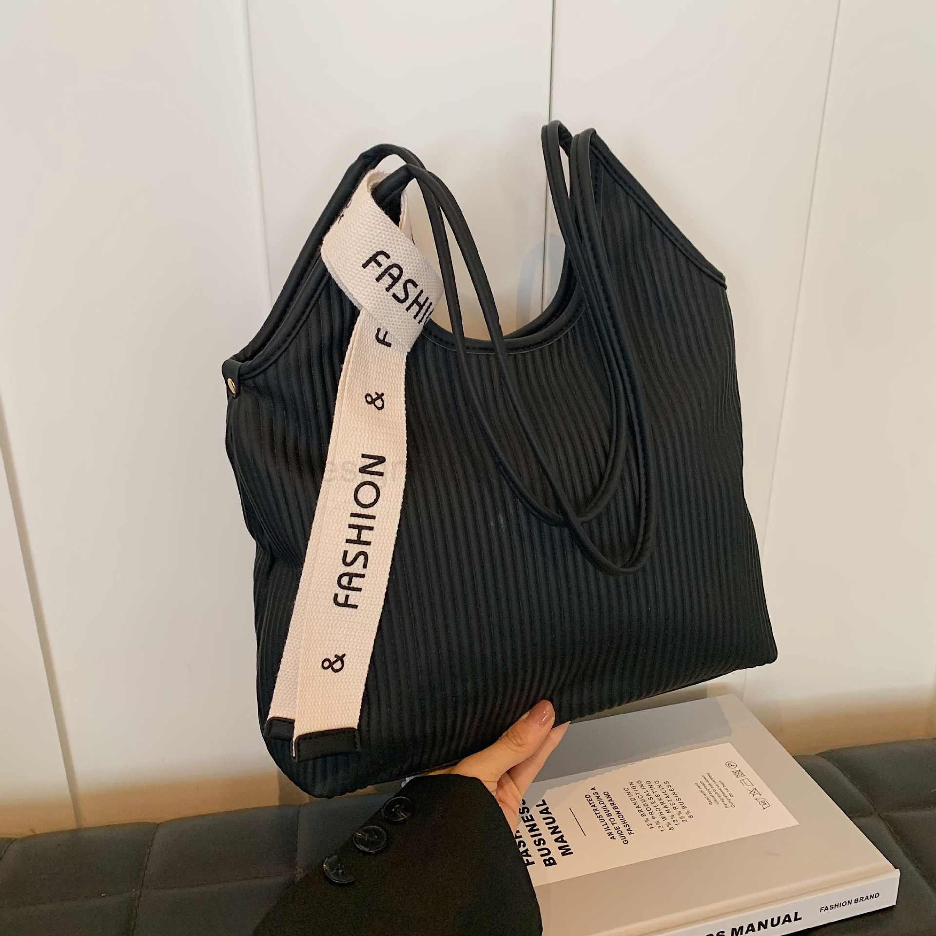 Bag Classic Designer Fashion 10a Top Woman Handbagevening Bags Large Capacity Underarm for Women New Fashionable Handheld Shoulder Versatile Casual Co