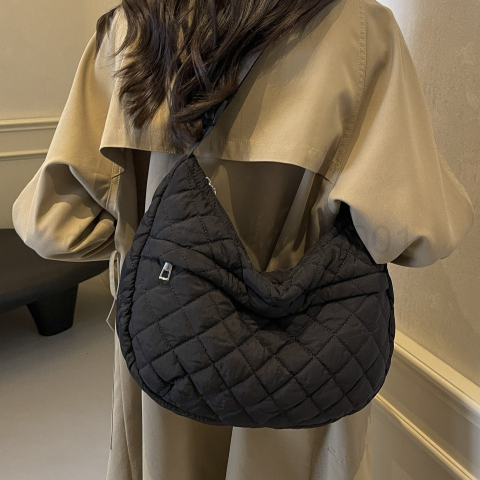 Fashion Classic Bag Designer 10a Top Woman Handbagevening Bags French Style Large Capacity Diamond Grid for Women New Fashionable and Versatile Dumpli