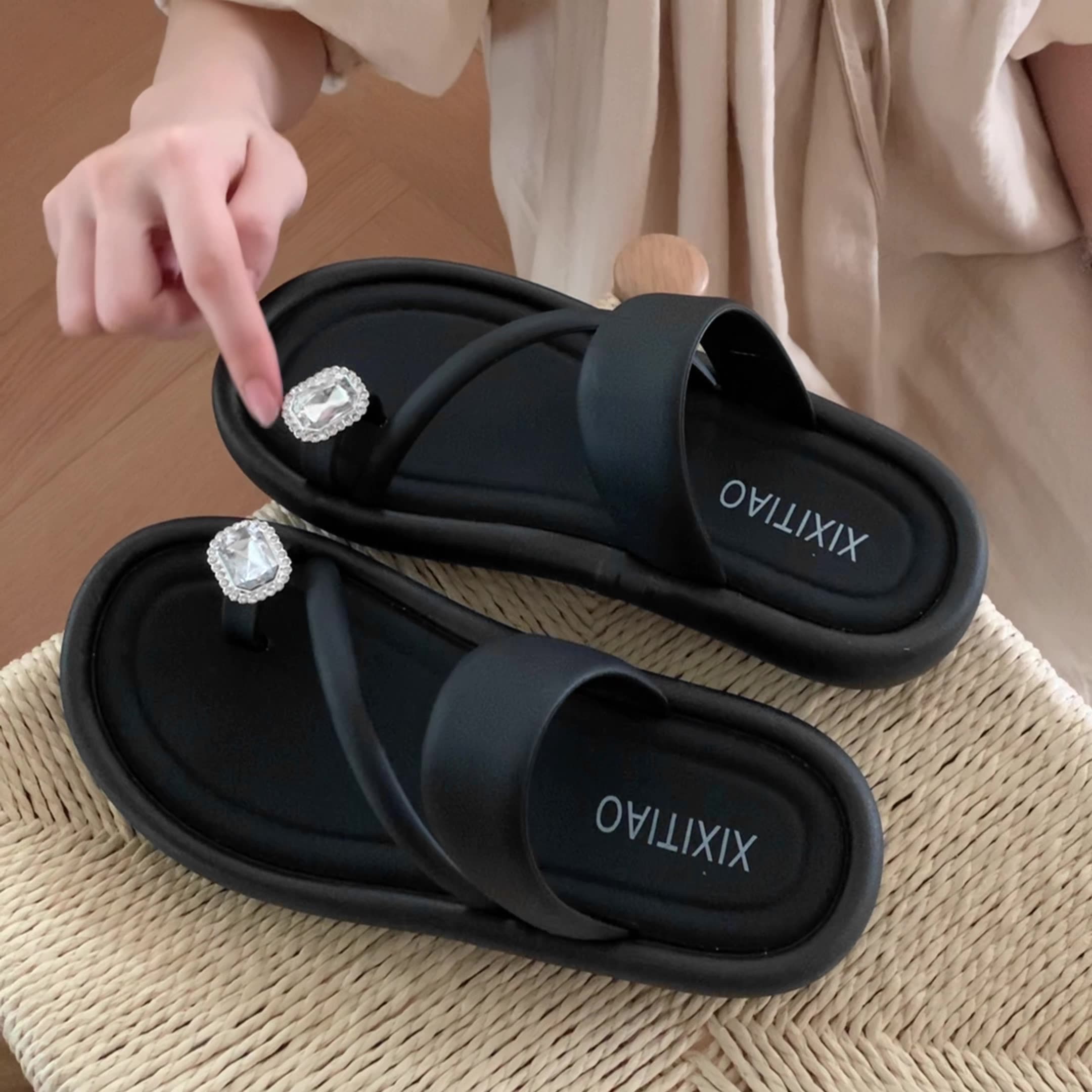 Summer slippers Bathroom deck non-slip women's simple color matching family flip-flops Beach women's slippers Slipper slide indoor outdoor