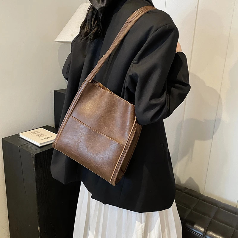Vintage Texture Small Bag New Designer Trendy Commuting Tote Bucket Bag