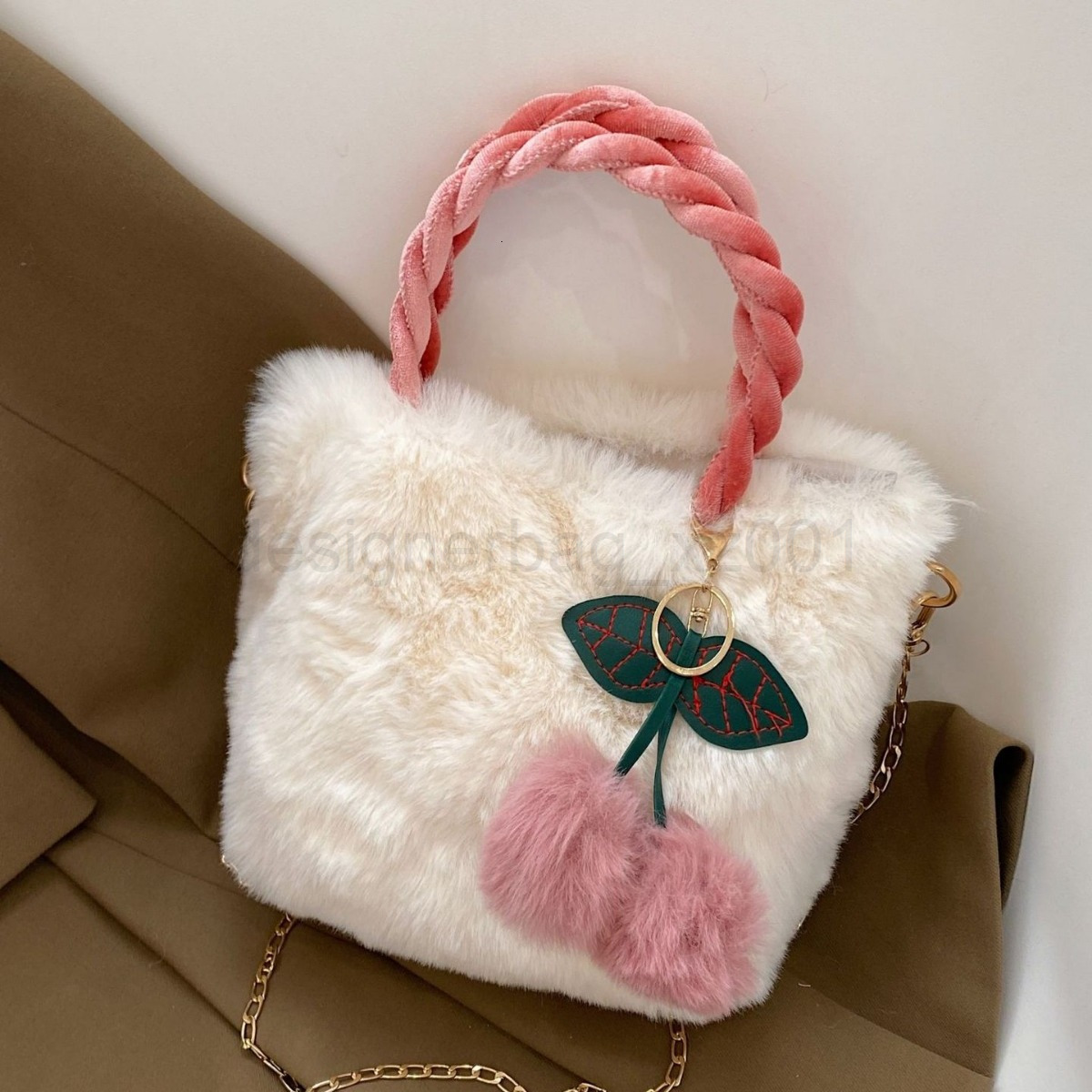 Fashion Classic Bag Designer 10a Top Woman Handbagevening Bags New Cherry Plush Handbag Unique Design for Womens Chain Fashionable and Versatile Cross