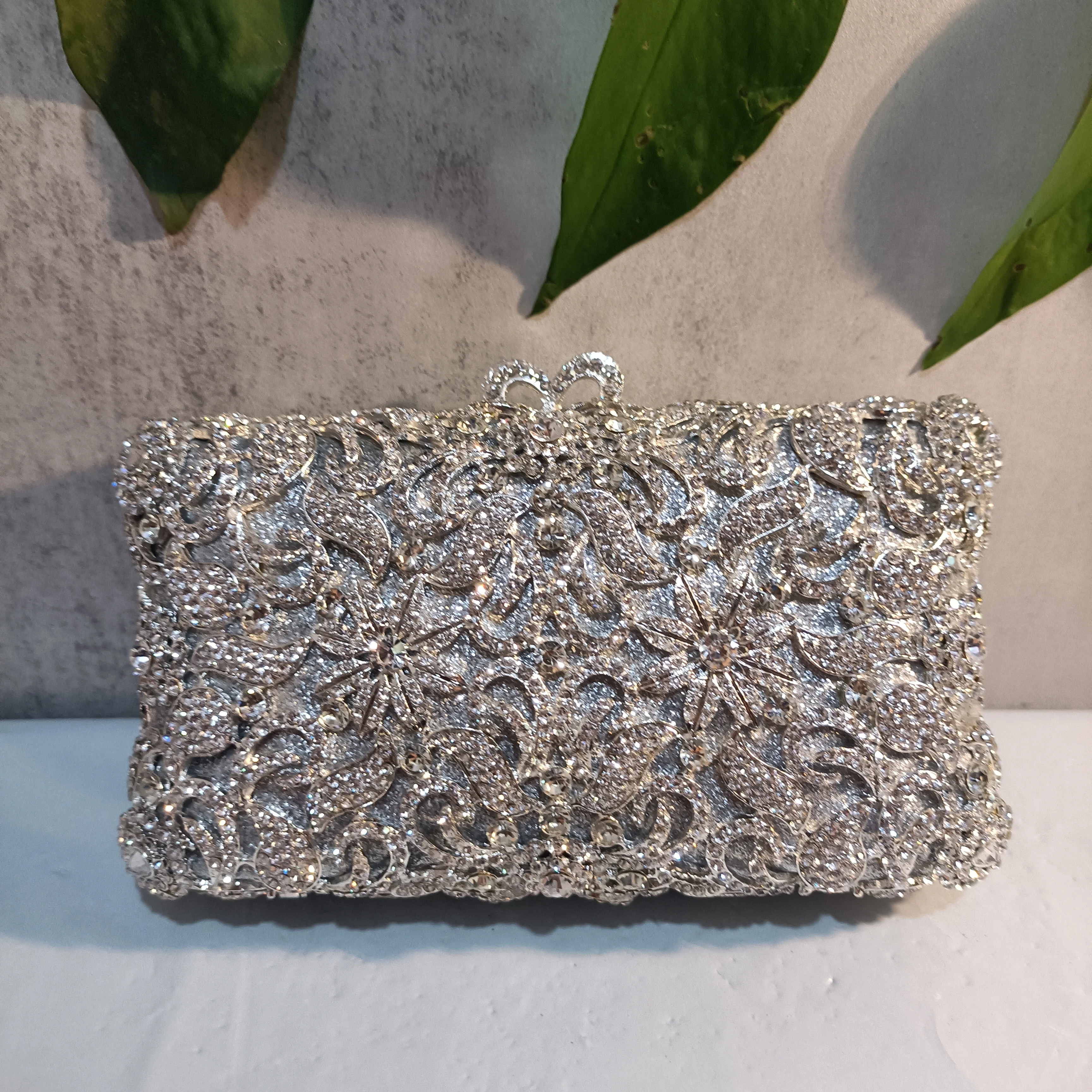 Dazzling Women Silver Color Crystal Flower Evening Bag Metal Clutches Diamond Wedding Minaudiere Handbag Bridal Clutch Purses
