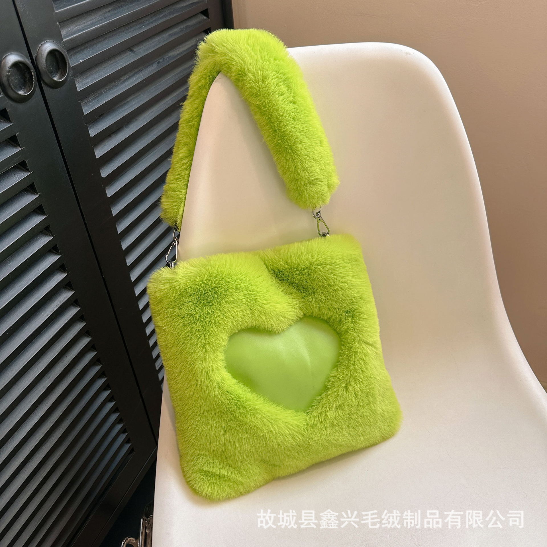 Fashion Love Versatile Women's Autumn/winter New Designer One Shoulder Handheld Plush Large Capacity Handbag