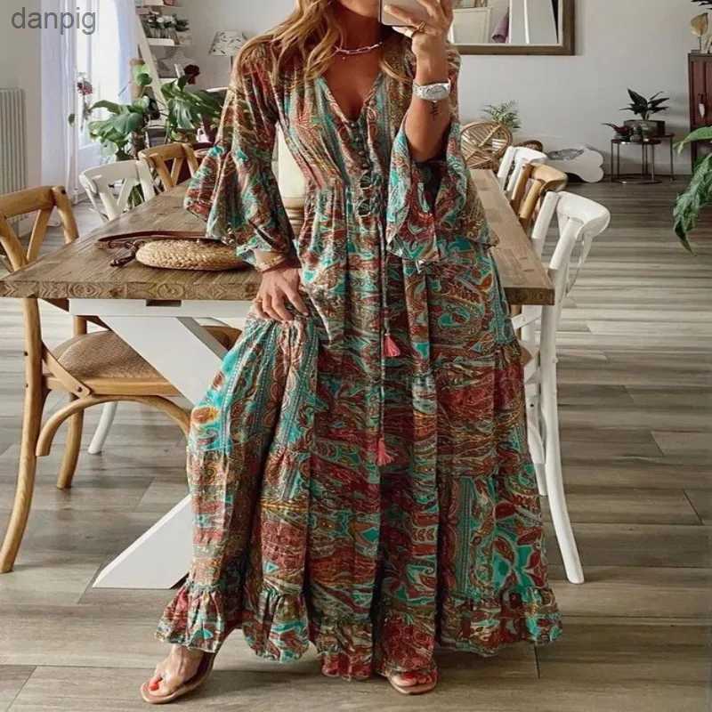 Urban Sexy Dresses November 23 2019 Bohemian Cross Bohemian style pleated sleeve printed V-neck high waisted holiday dress with lace suitable for wome