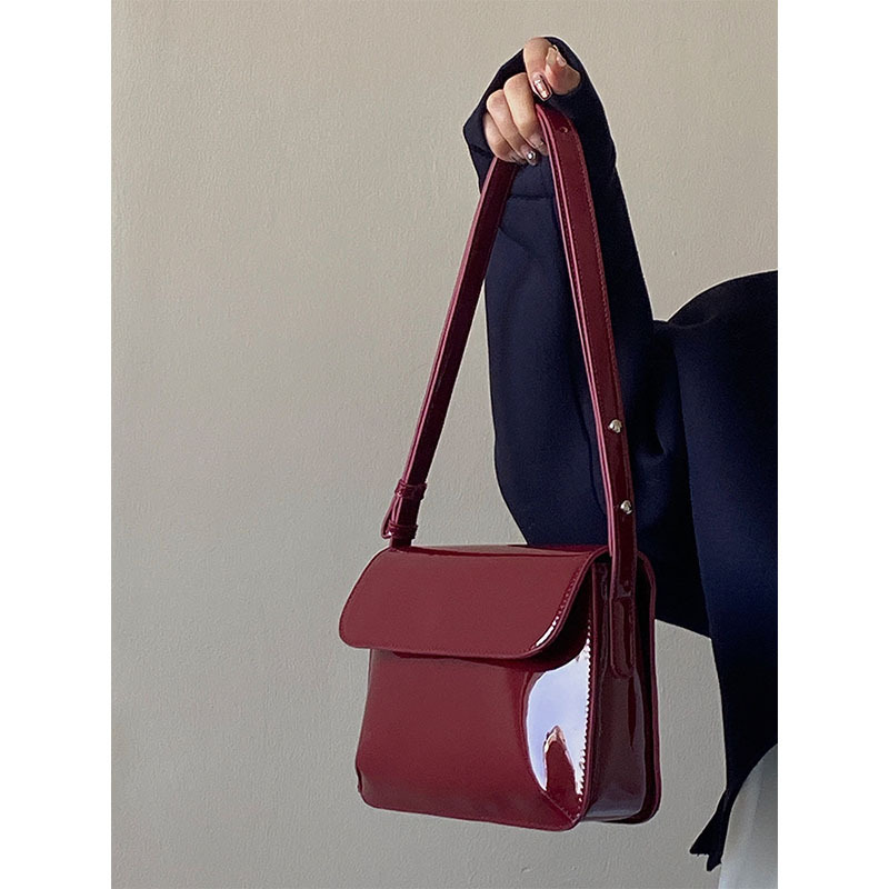 Autumn And Winter Women's Underarm New Fashion Red Lacquered Leather Chief Designer Handheld Shoulder Width Square Small Bag For Women