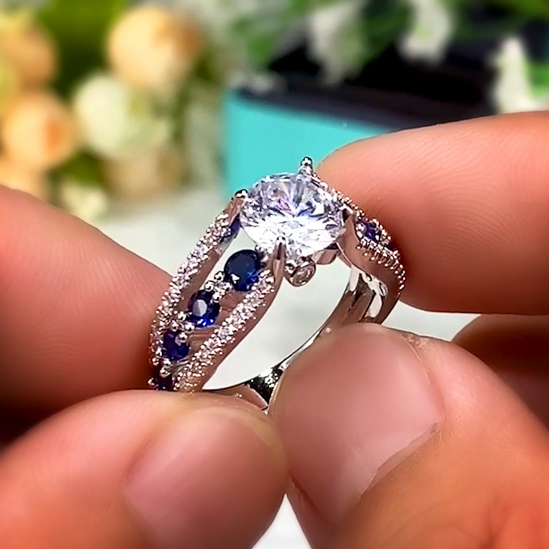 Solitaire Ring Luxury Classic Hollow Royal Blue Diamond Ring Women's Shiny Crystal Ring Fashion Wedding Jewelry Exquisite Gift