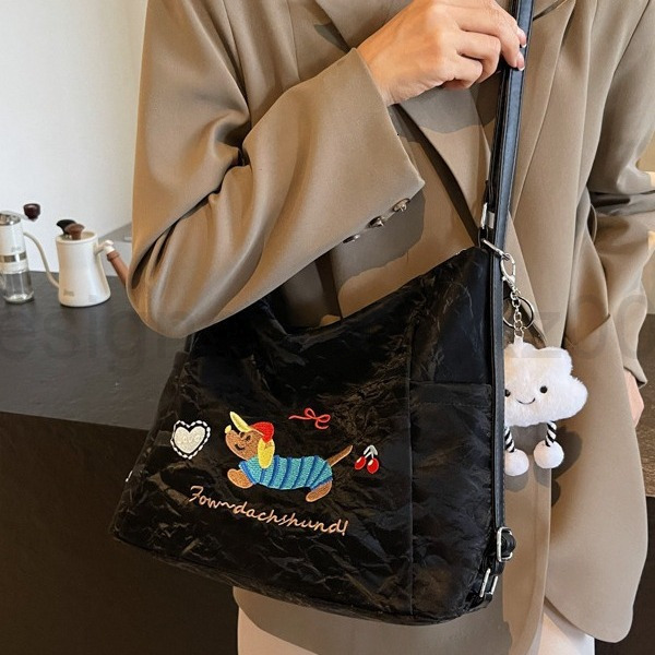 Fashion Classic Bag Designer 10a Top Woman Handbagevening Bags Trendy Lightweight Large Capacity Womens New Fashionable Embroidered Cartoon Multipur