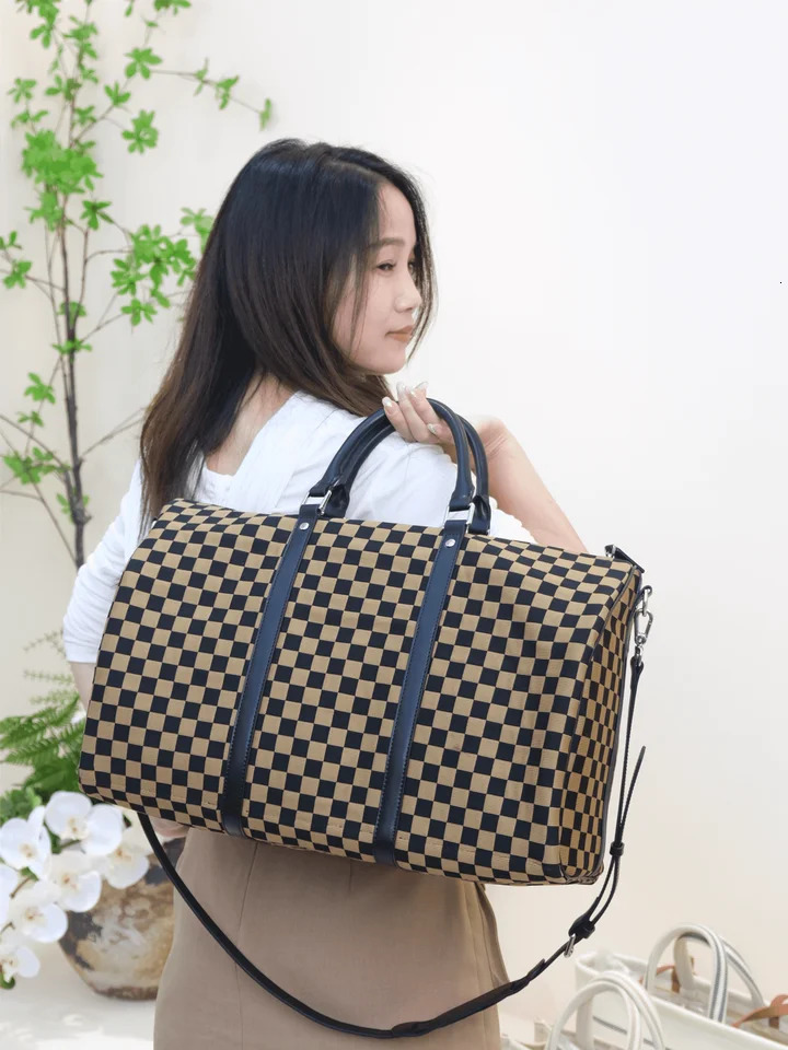 net celebrity checkerboard travel bag 241029