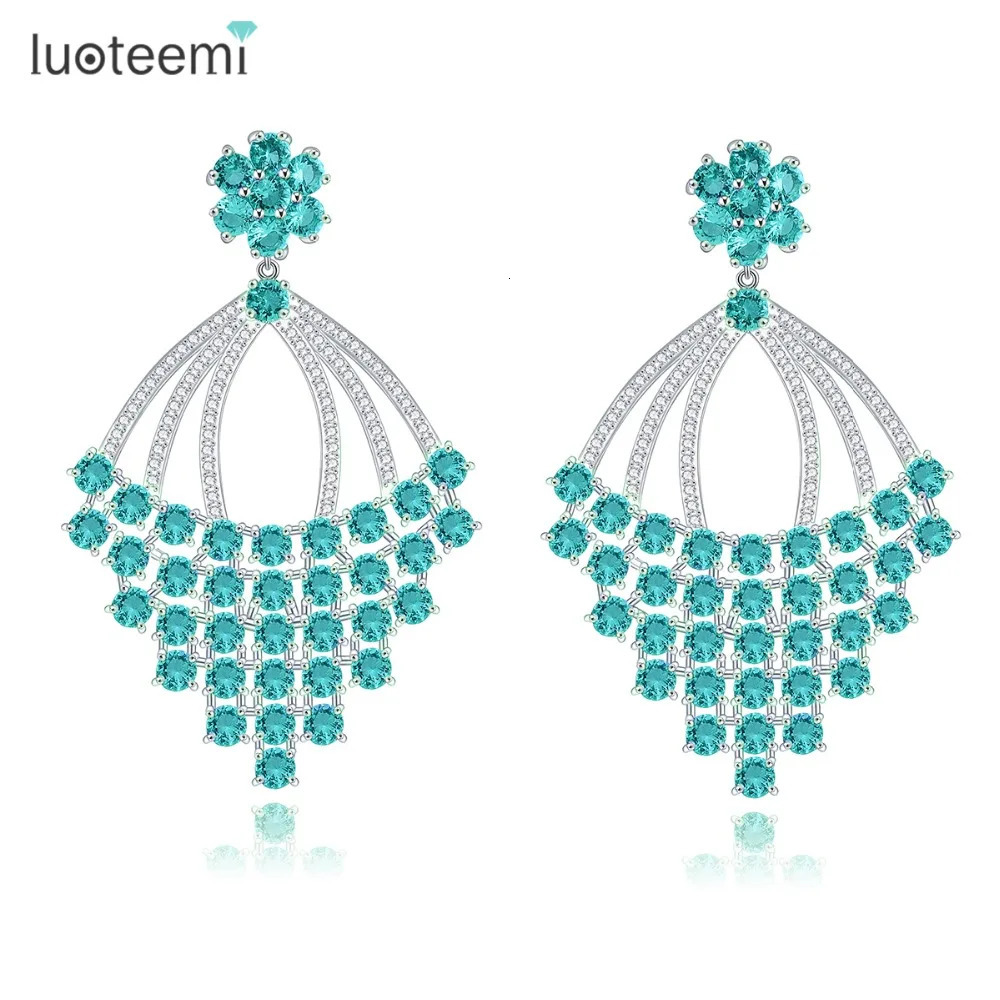 LUOTEEMI n Special Green Cube Zircon Prong Set Large Stud Earrings Womens Christmas Gift Jewelry 241031