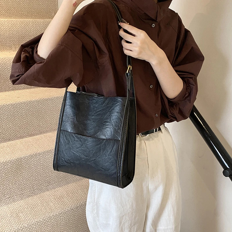 Vintage Texture Small Bag New Designer Trendy Commuting Tote Bucket Bag