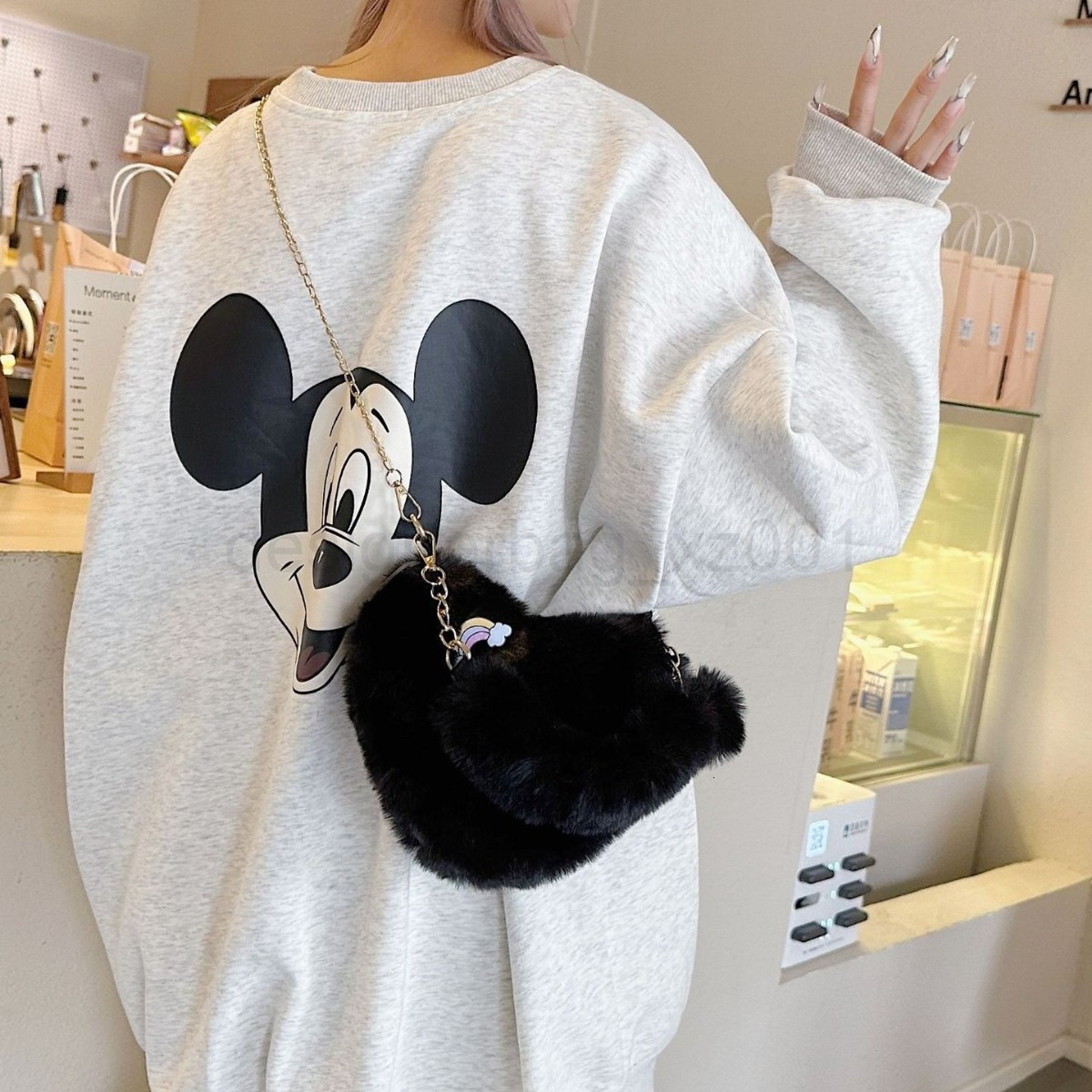 Classic Designer Bag Fashion 10a Top Woman Handbagevening Bags Autumn and Winter Small New Trendy Fashionable Love Hair Red Western Plush Single Shoul