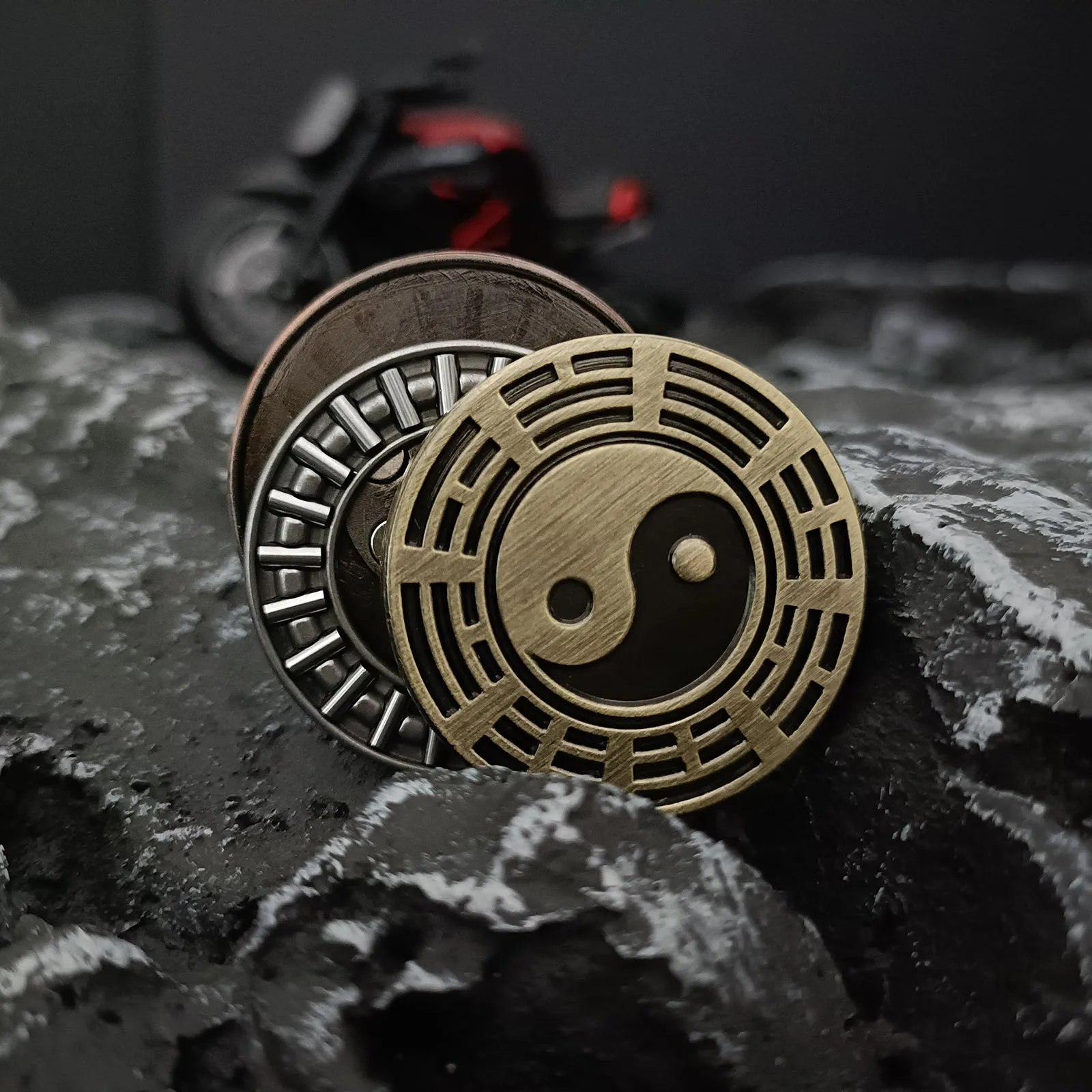 Metal Fidget Slider Tai Chi Coin Toys, Haptic Coin Fidget Slider EDC Fidget Clicker Metal Fidget Toy for Adults