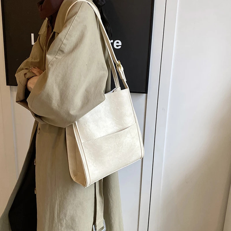 Vintage Texture Small Bag New Designer Trendy Commuting Tote Bucket Bag