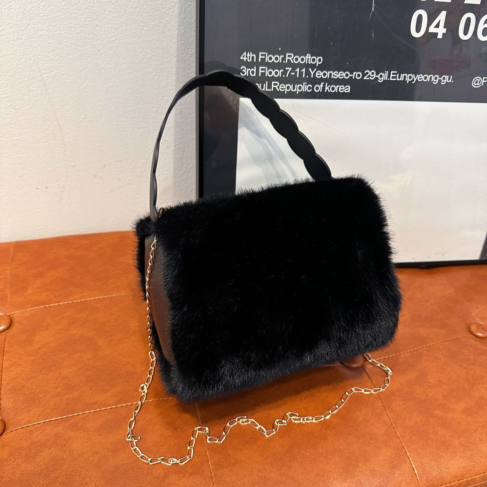 Fashion Classic Bag Designer 10a Top Woman Handbagevening Bags Stylish Winter New Plush Womens Personalized Korean Edition Simple Leisure Handbag Tren